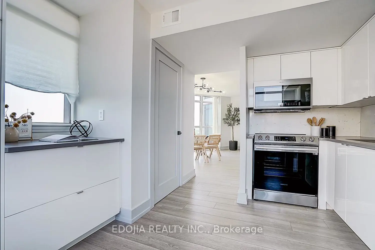 30 Harrison Garden Boulevard 2102 photo 4