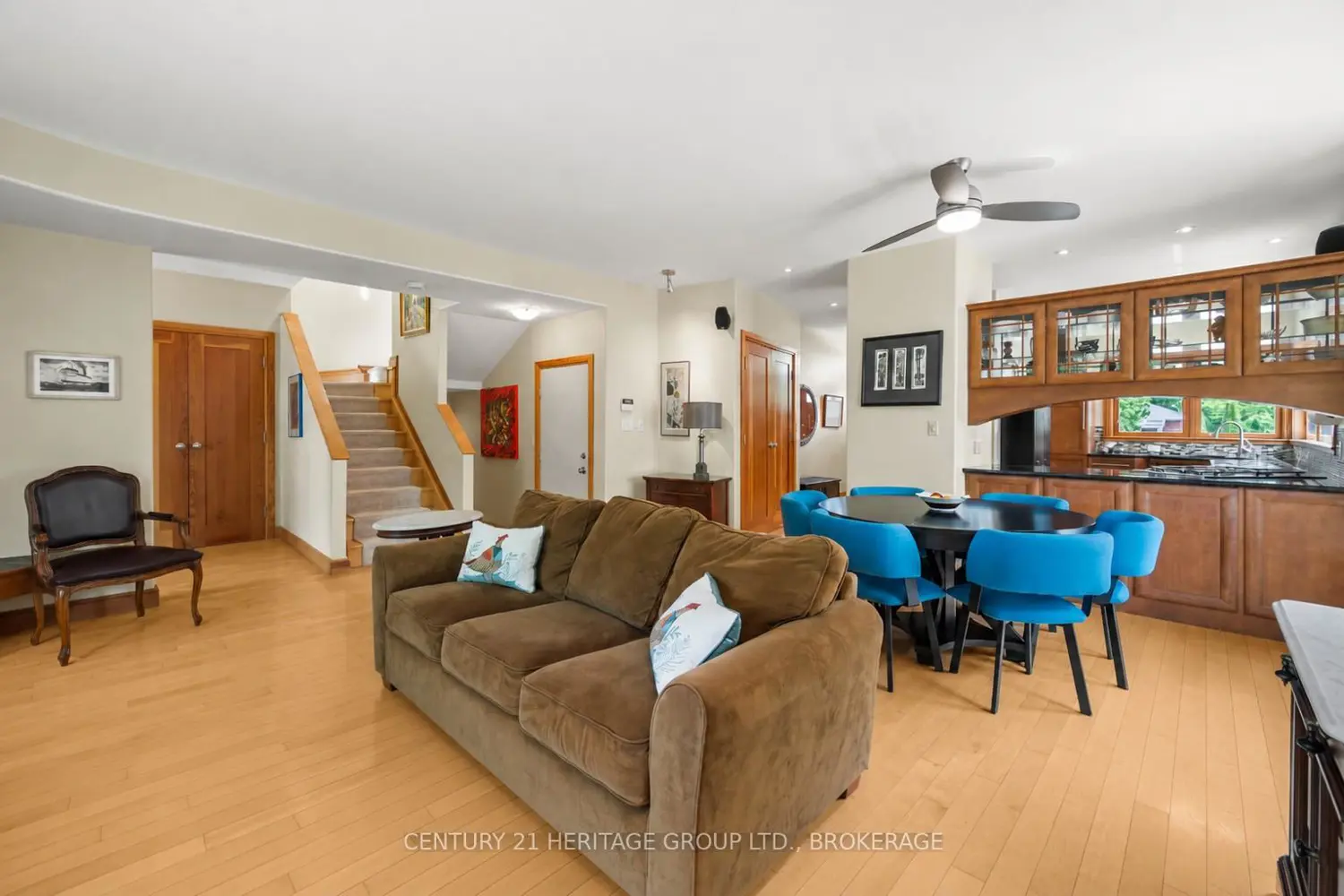 422 College Street photo 5