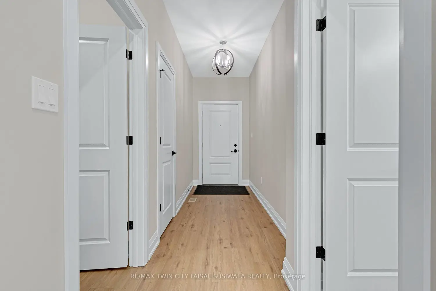 1188 Queenston Road photo 5