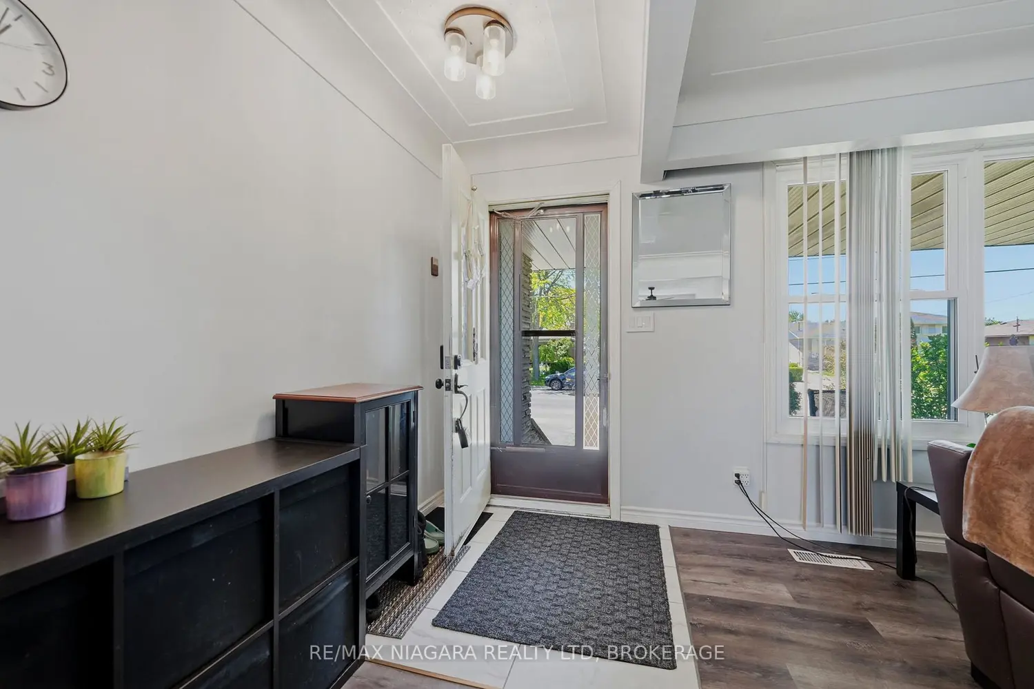 230 Wellington Street photo 3