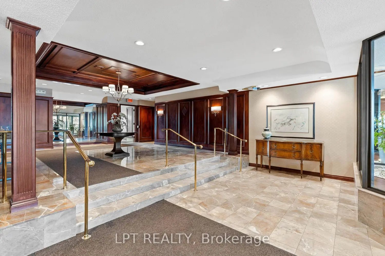 1510 Riverside Drive 1505 photo 3