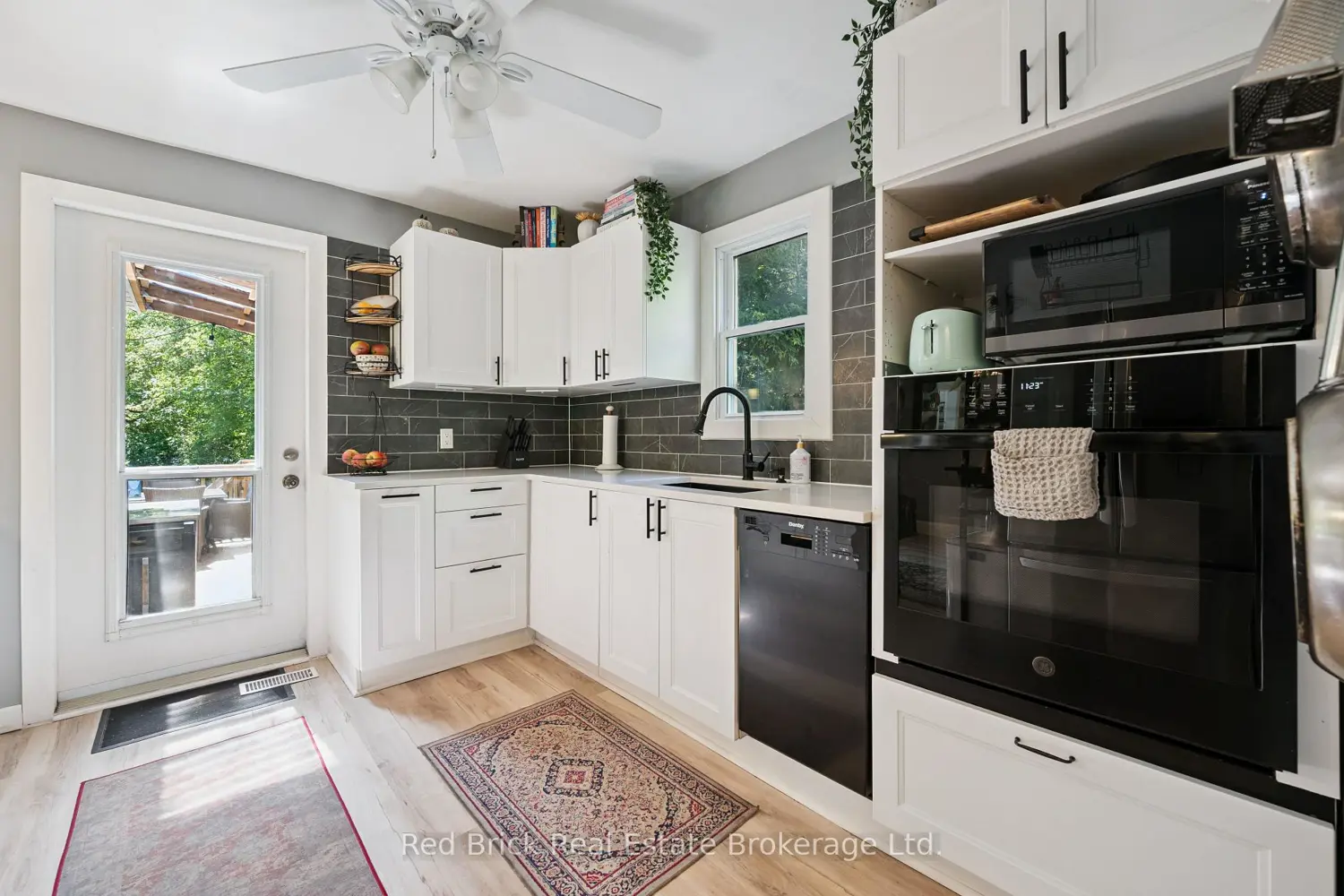 324 Waterloo Avenue photo 3