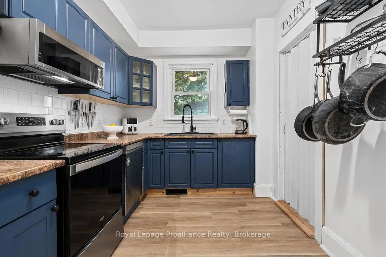2574 Springbrook Road photo 3