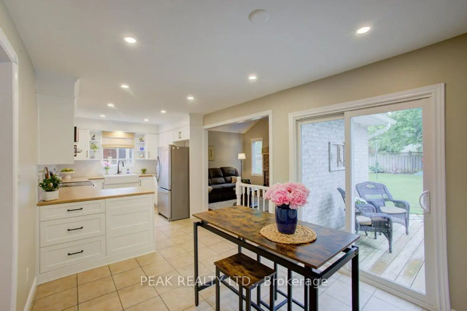 57 Robertson Crescent photo 4