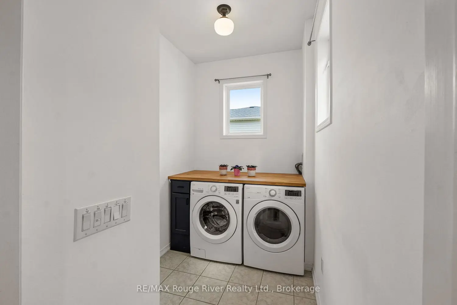 814 Leslie Street photo 5