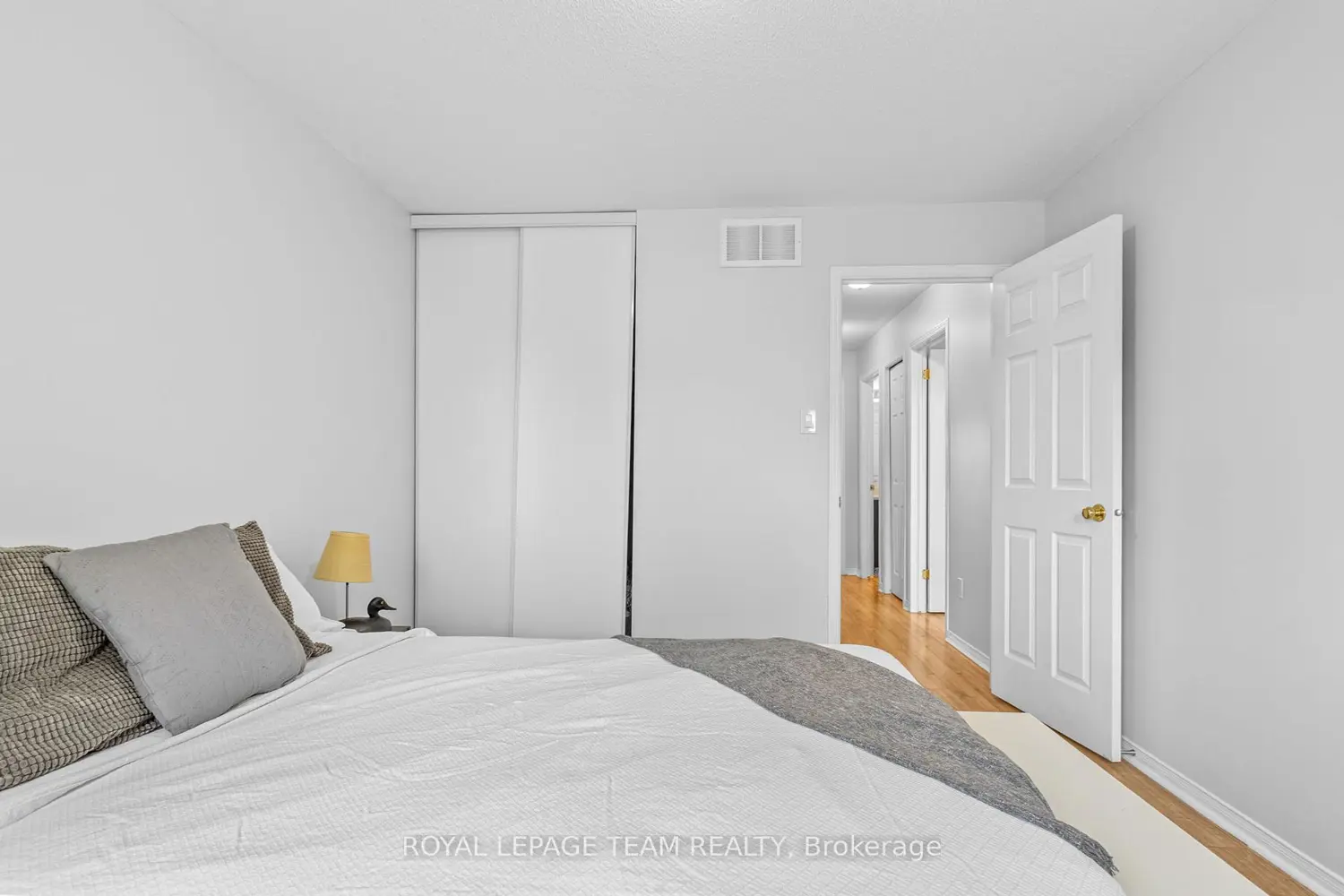 92 Wolff Crescent photo 5