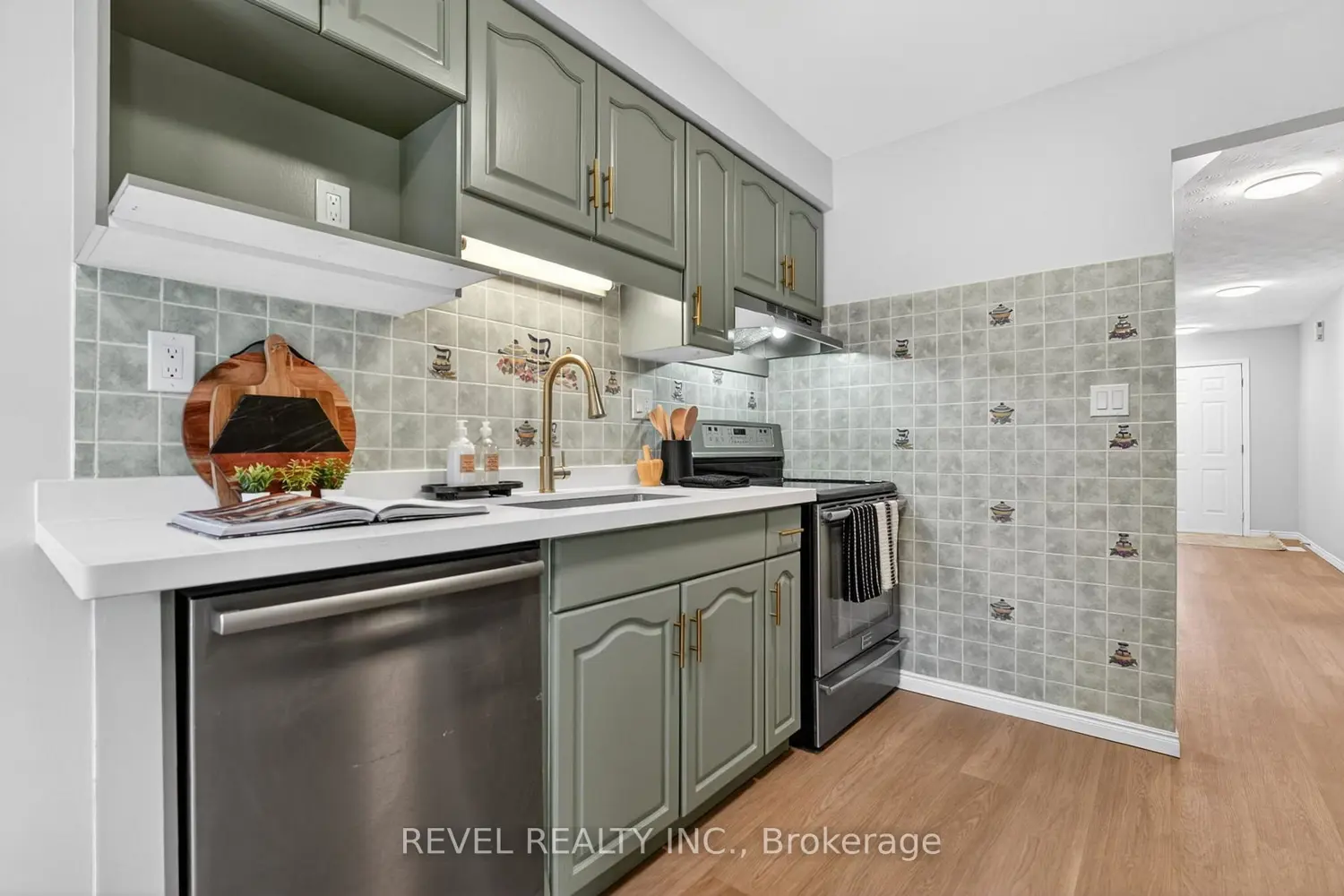 79 Lynnette Drive photo 2