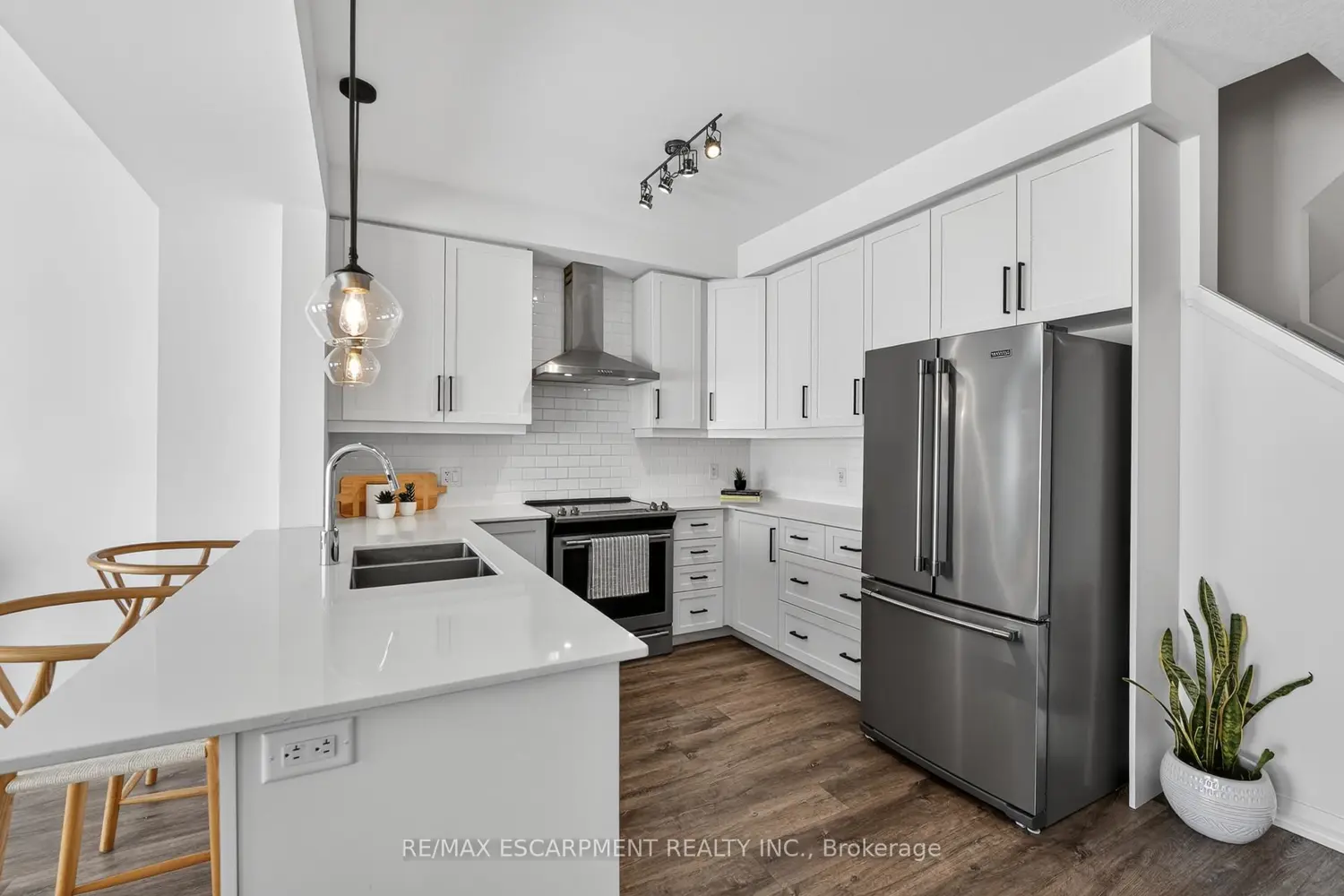 3963 Crown Street photo 2