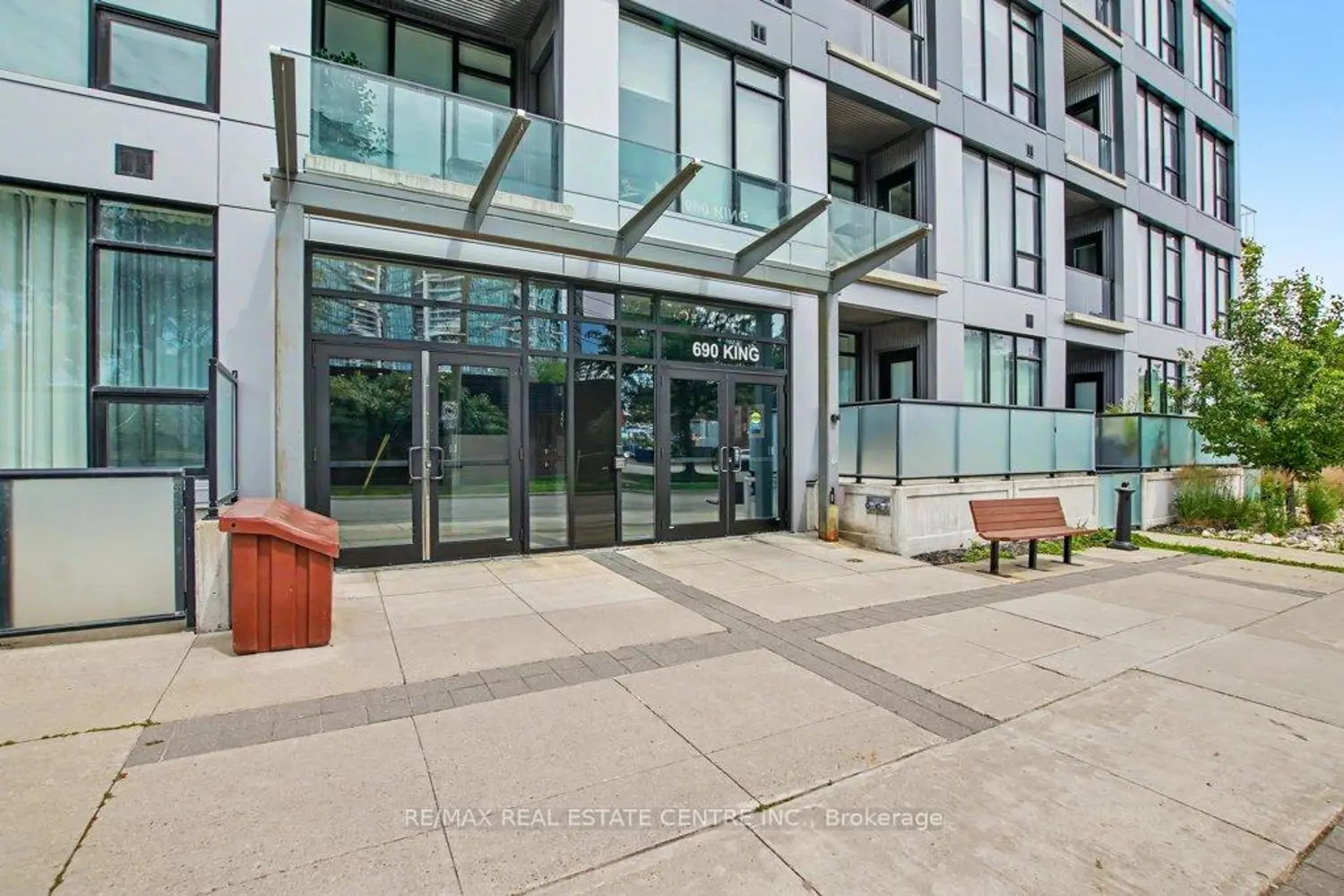 690 King Street 101 photo 5