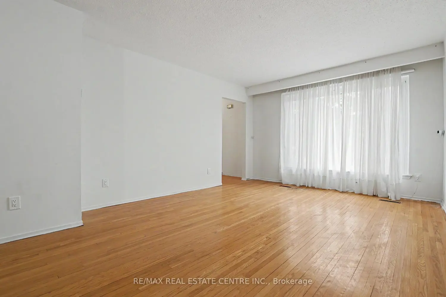 396 Pinemeadow Avenue photo 2
