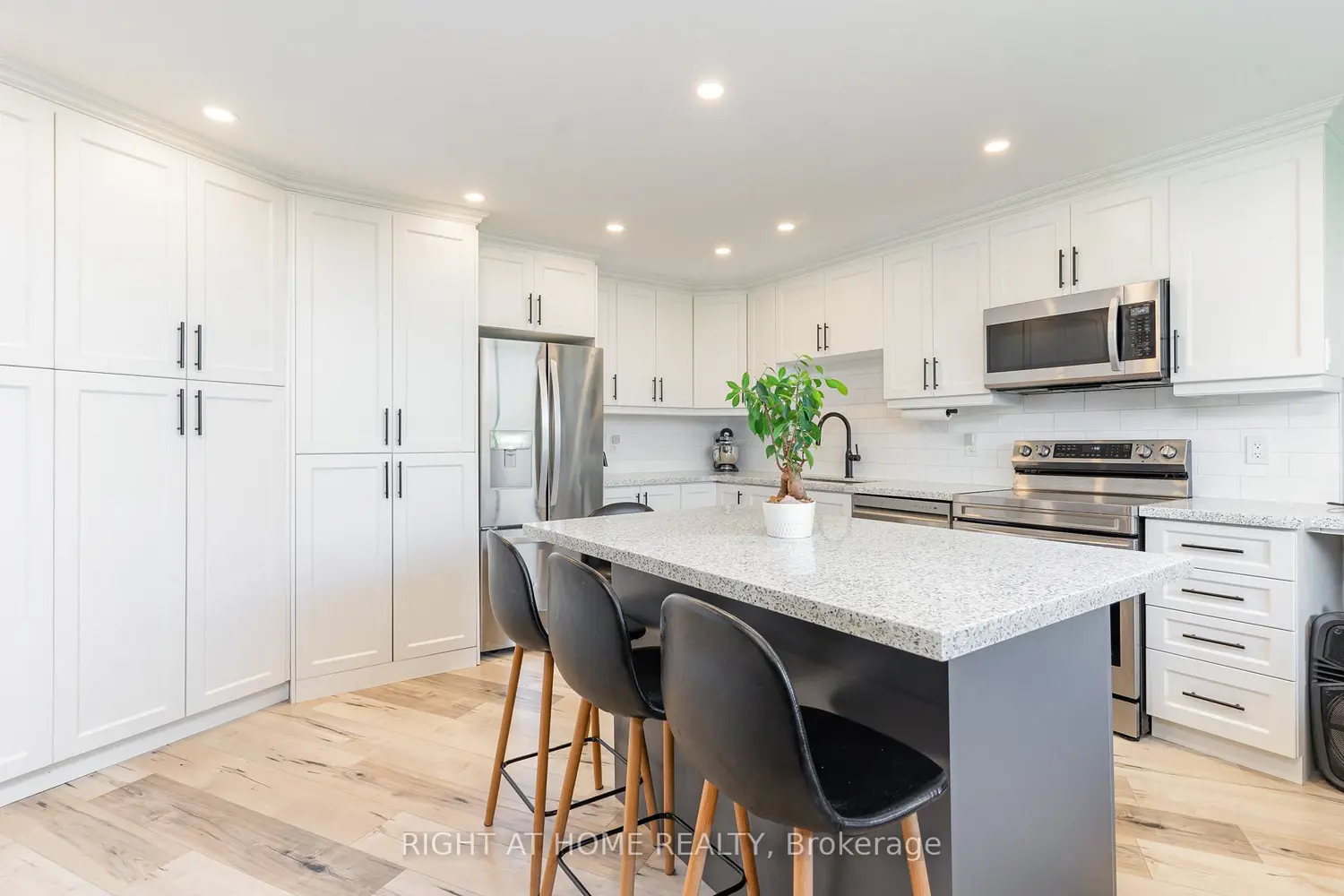 530 Lolita Gardens 505