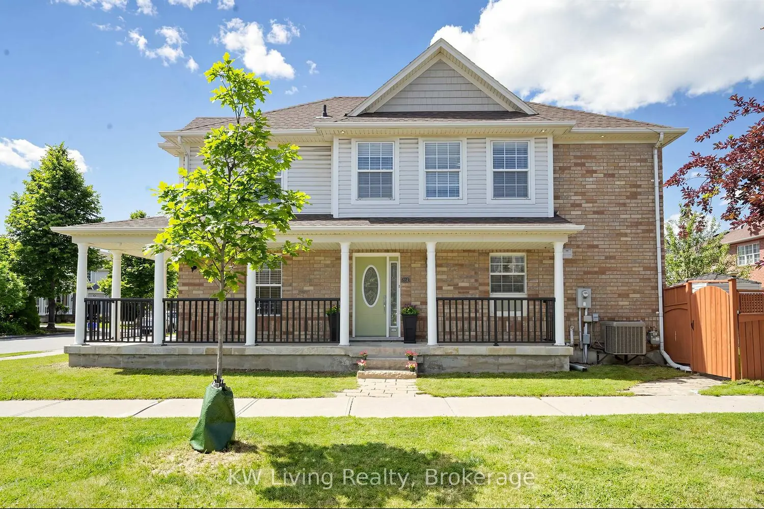 512 Farlow Crescent photo 2