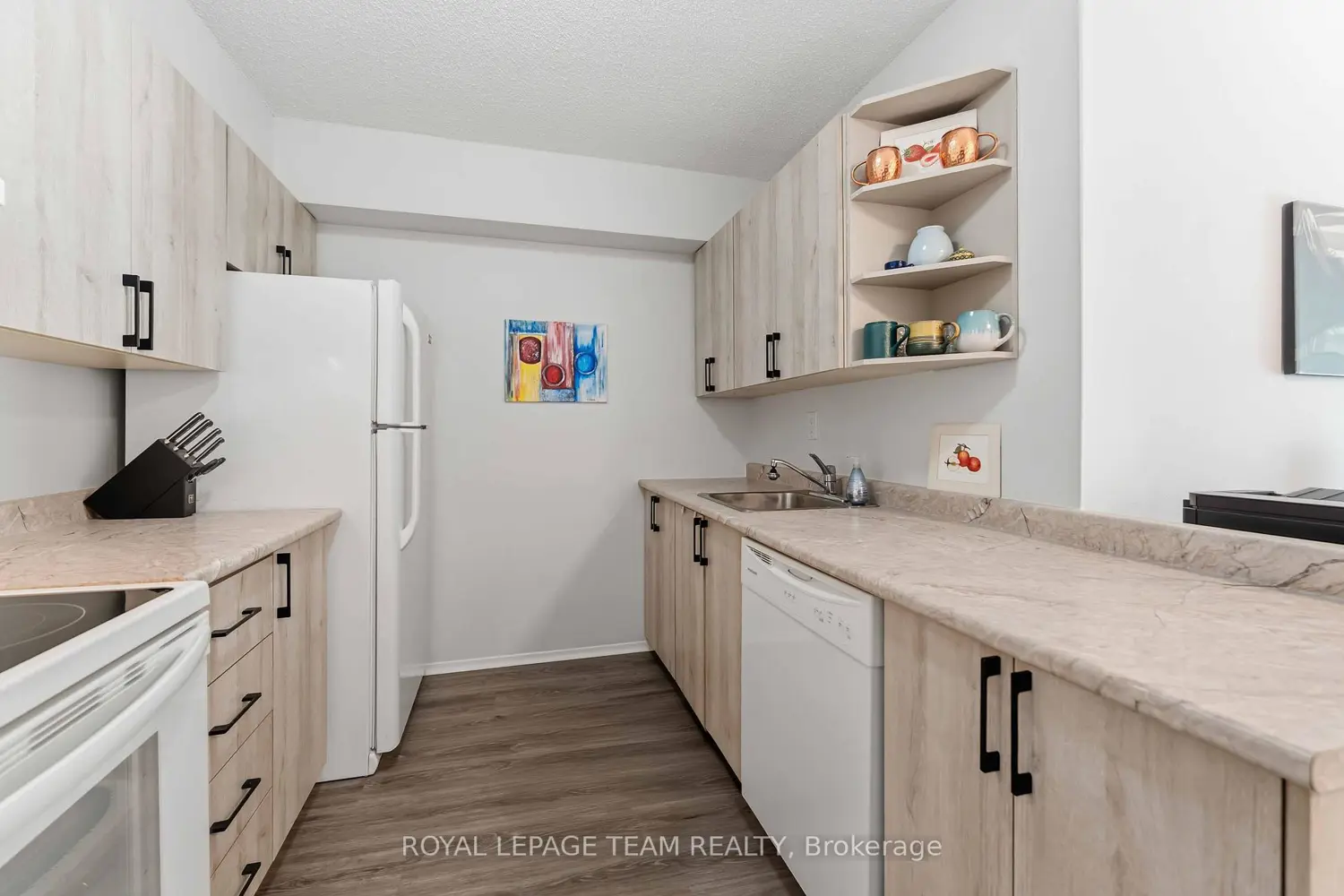 110 Forward Avenue 203 photo 2