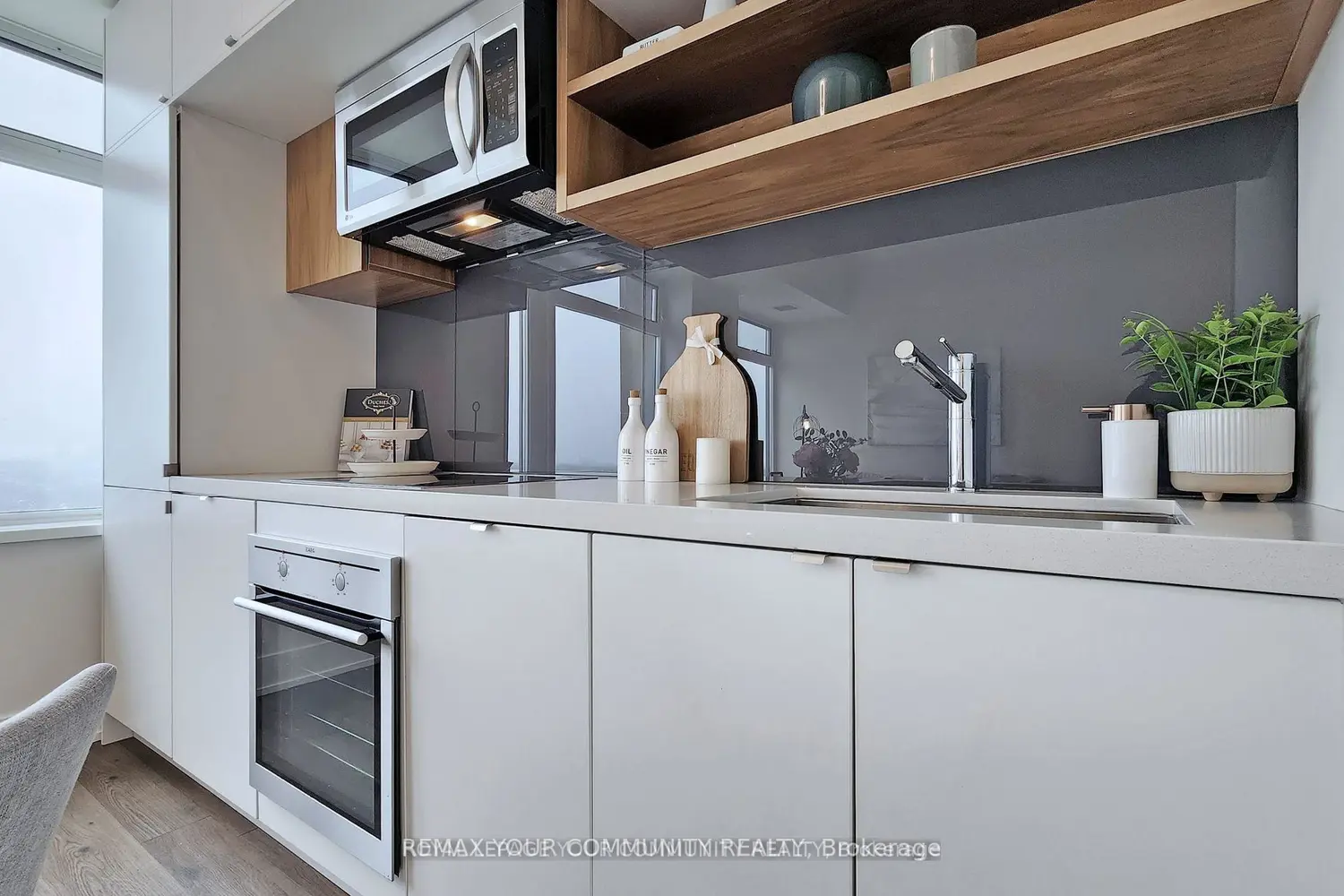111 St Clair Avenue 1828 photo 4
