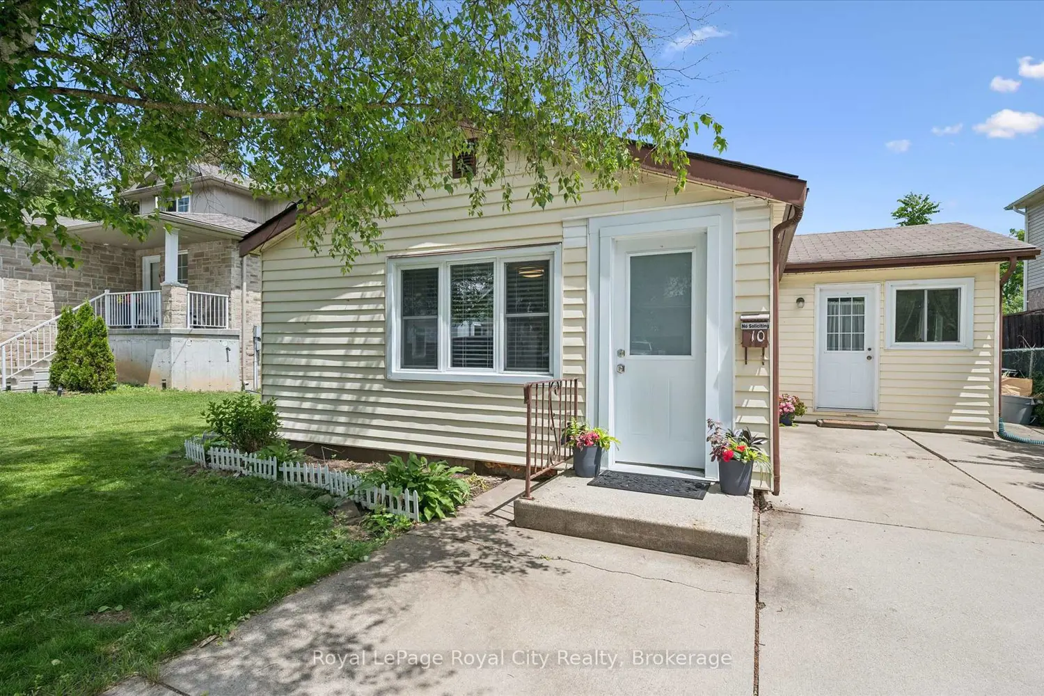 10 Macville Avenue photo 4