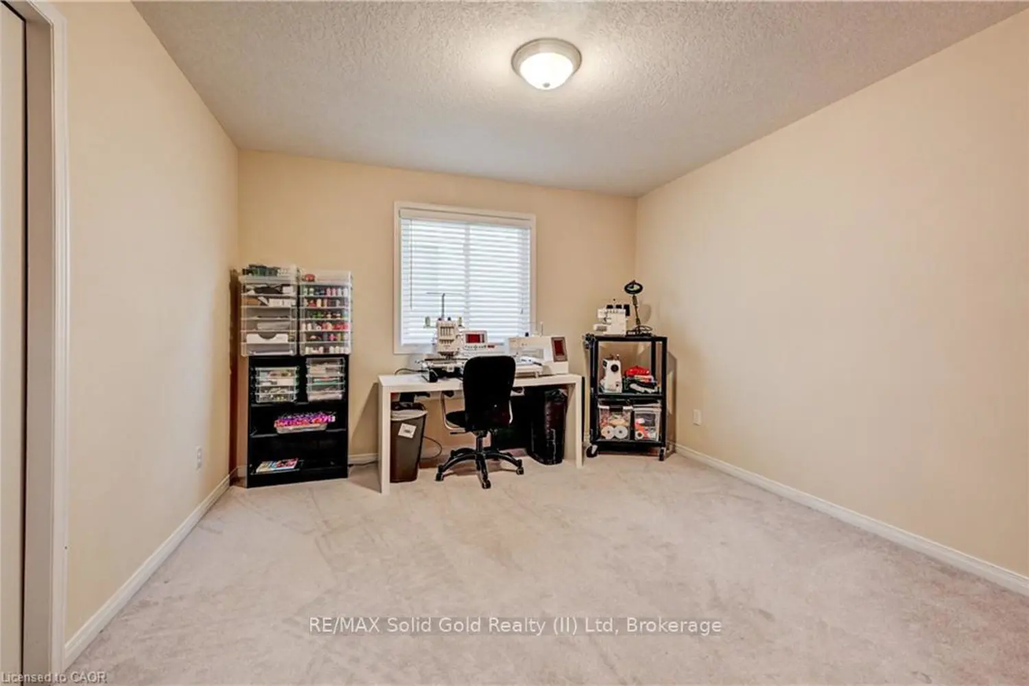 699 Commonwealth Crescent photo 3