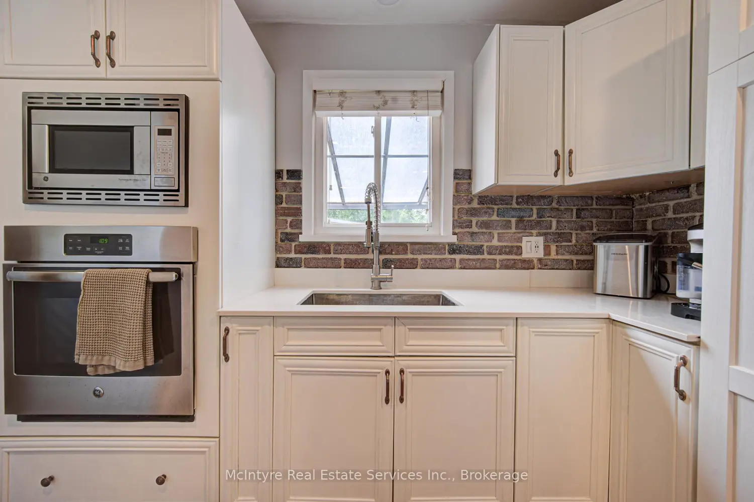 154 Grand Avenue photo 4