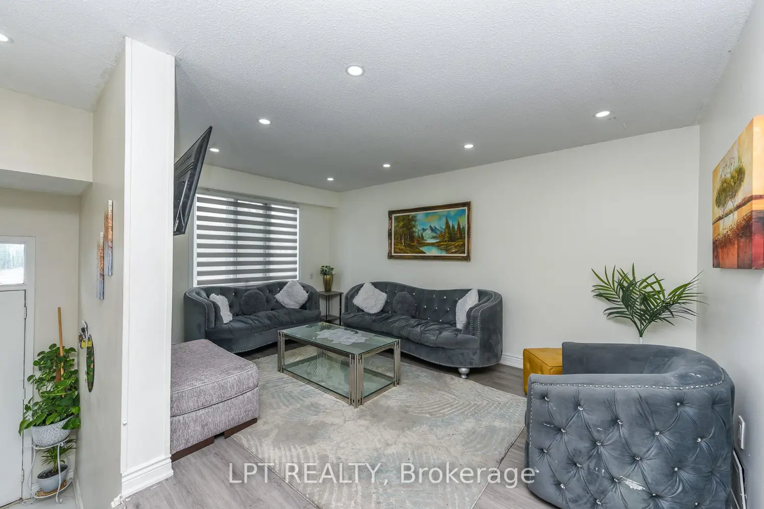 54 Nottawasaga Crescent photo 3