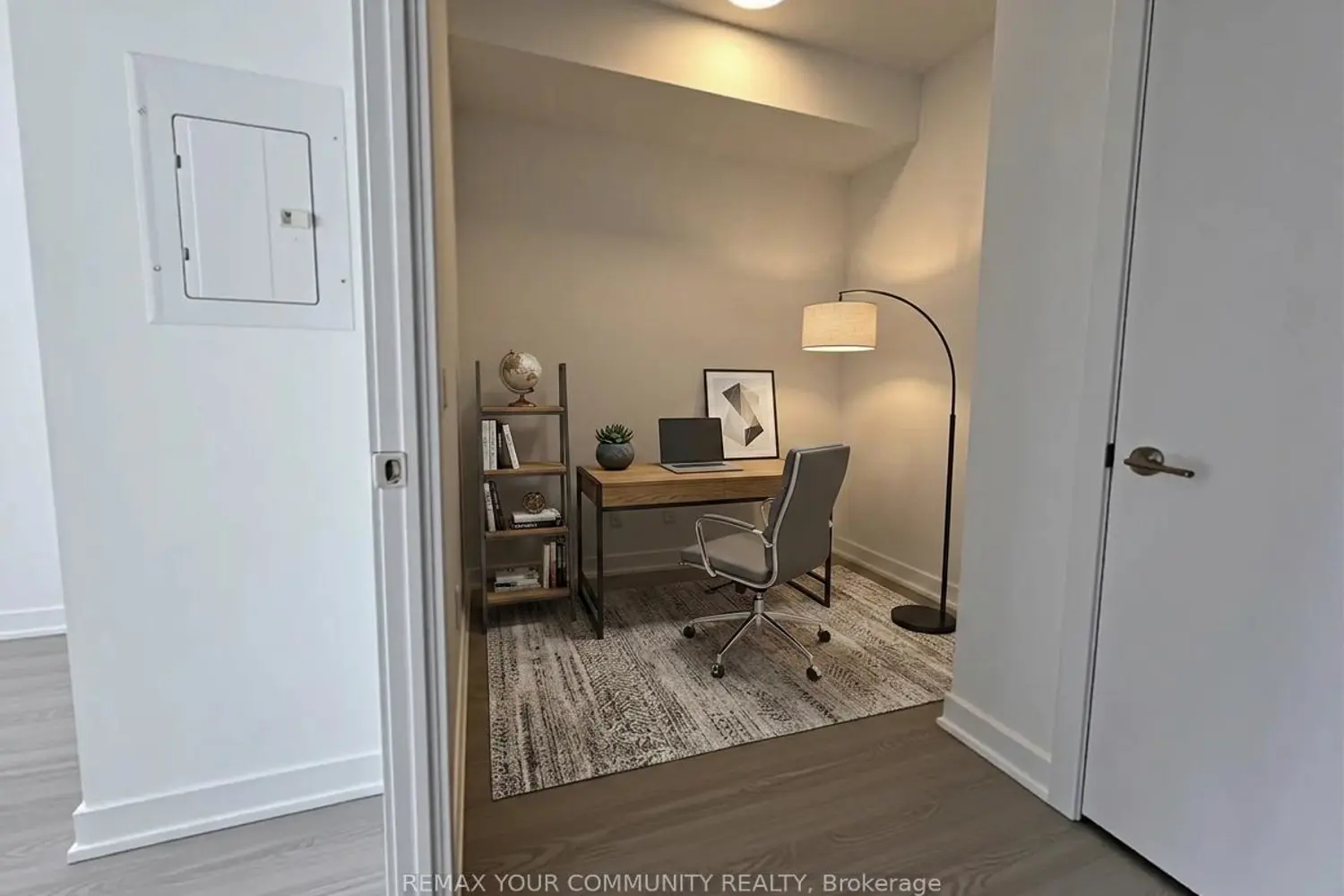 8188 Yonge Street 302 photo 5