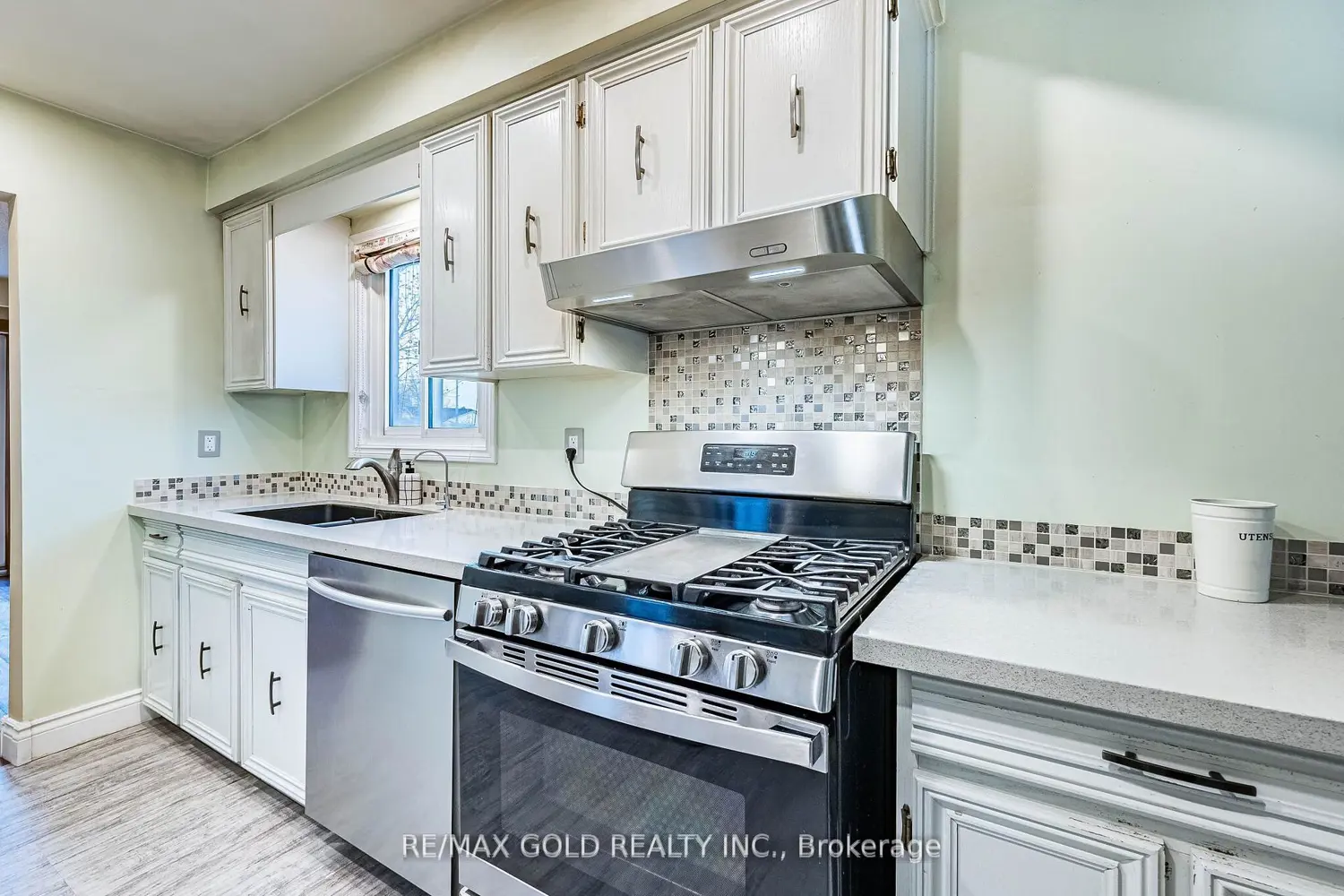 41 Simmons Boulevard photo 4