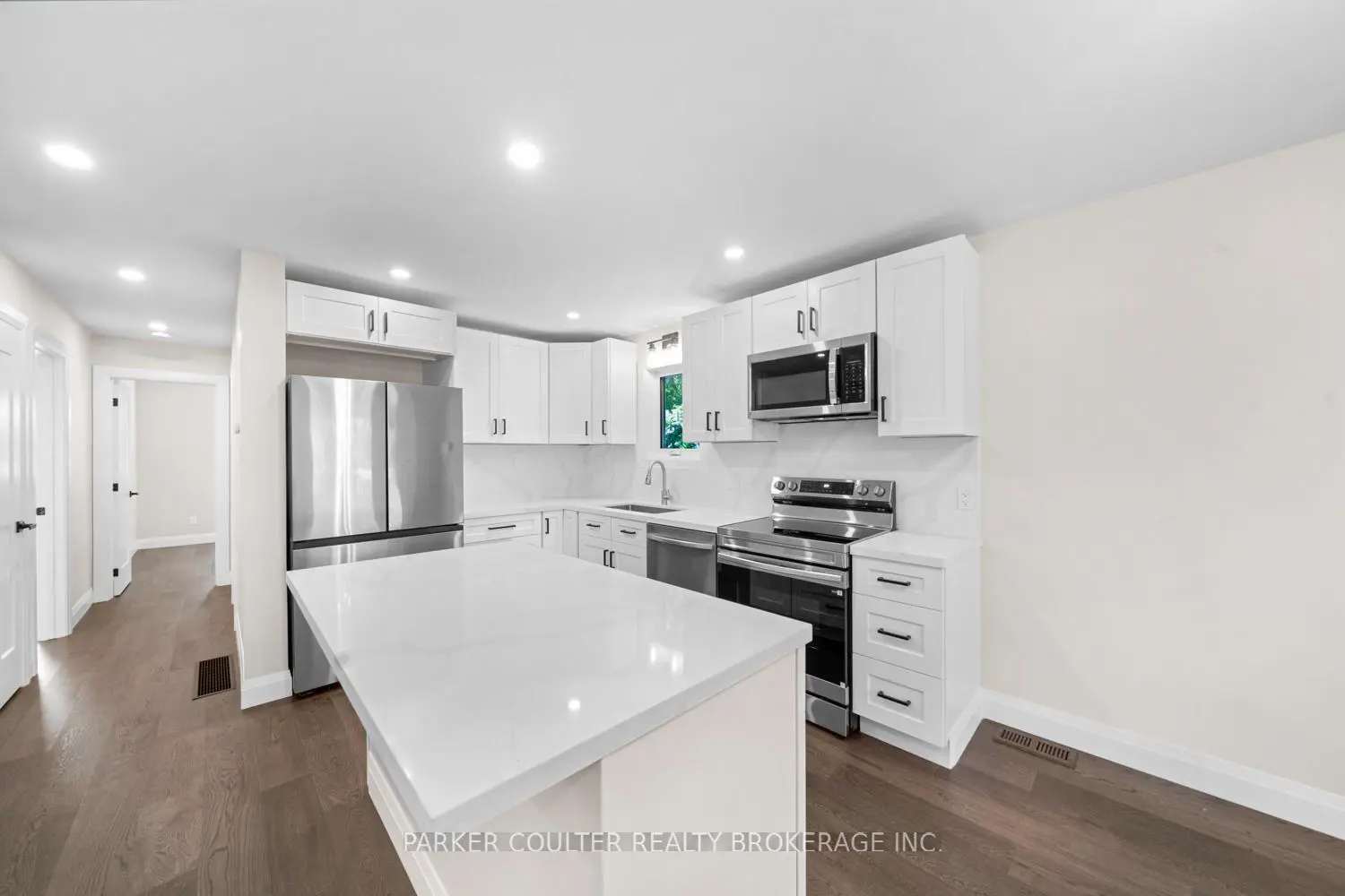 82 Mcarthur Drive photo 5