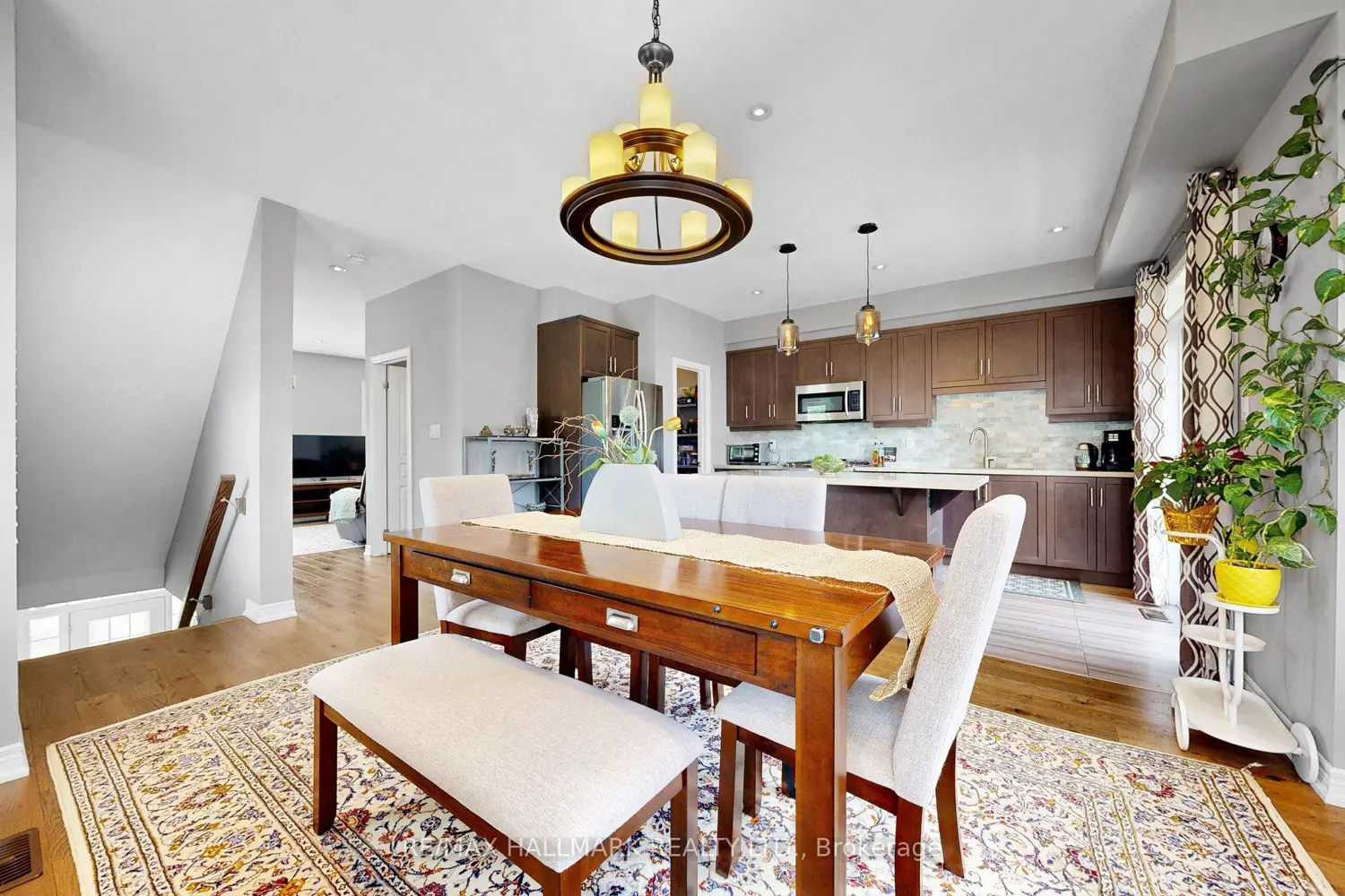 215 Dundas Street 14 photo 4