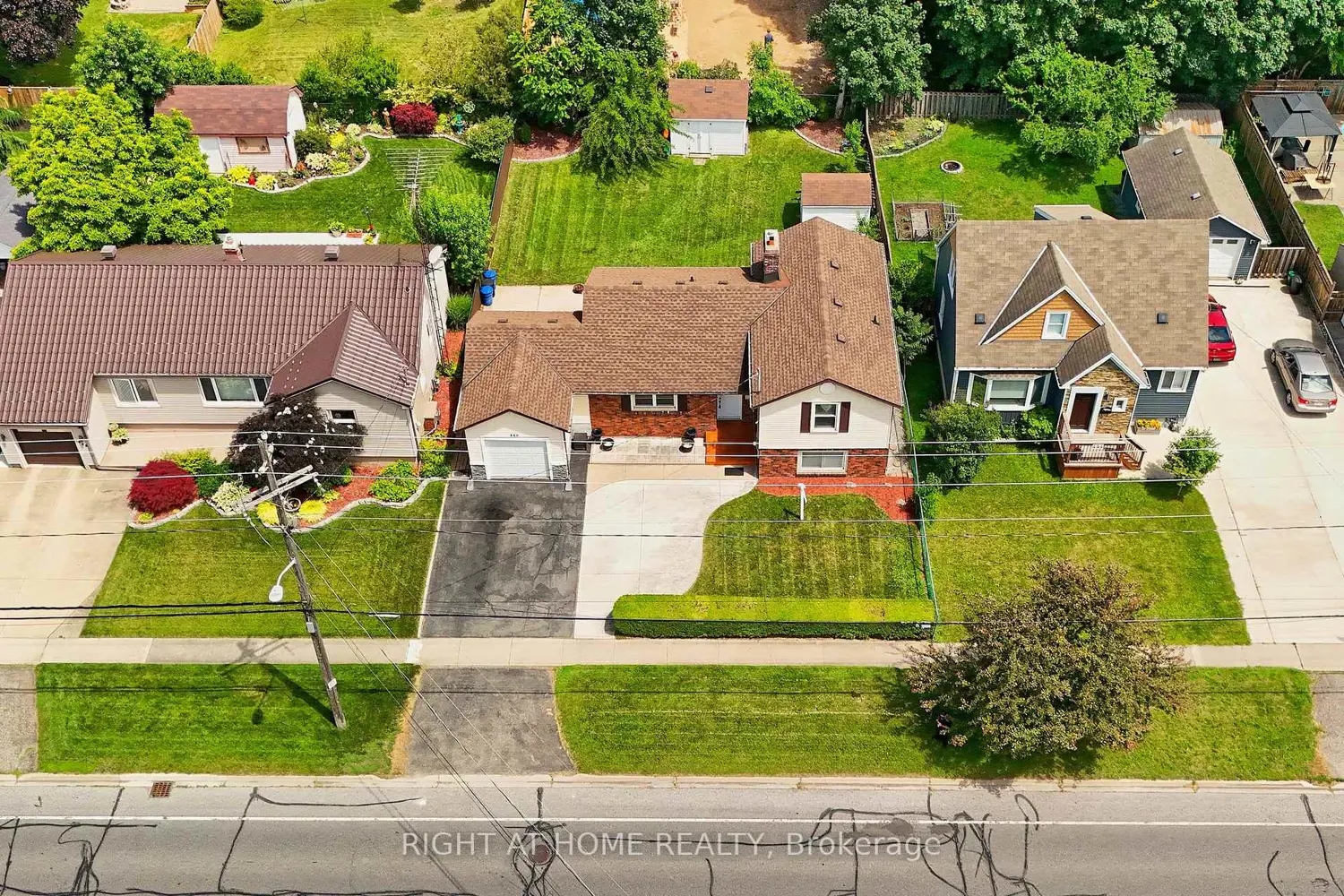 446 Geneva Street photo 2