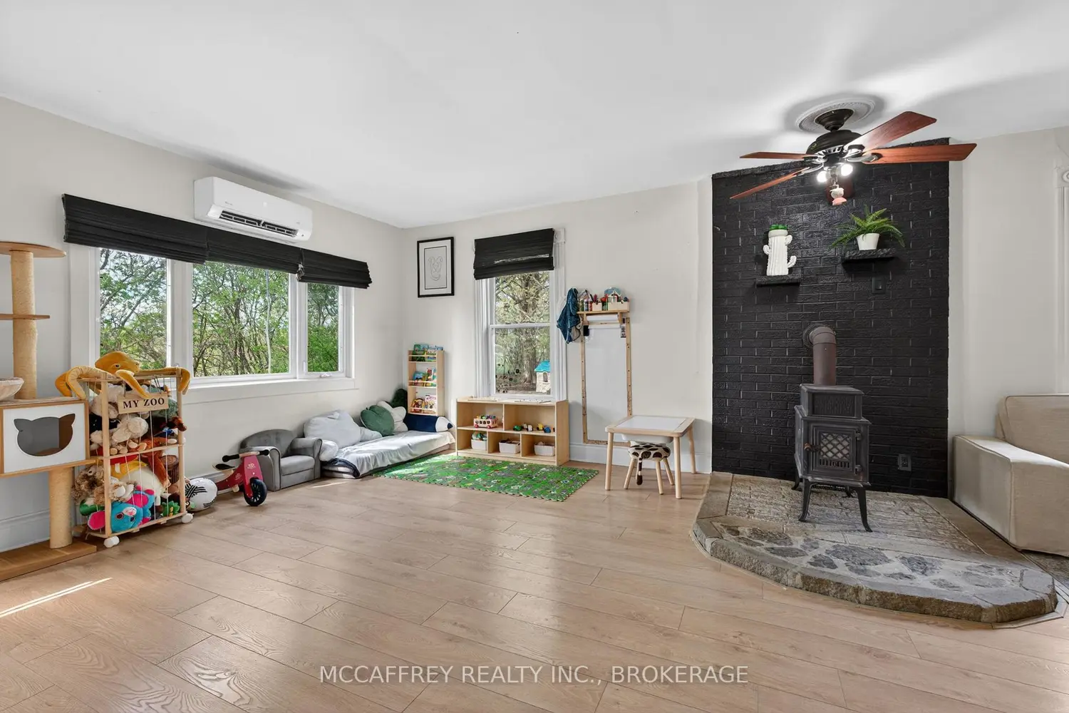 476 Hoards Road photo 2