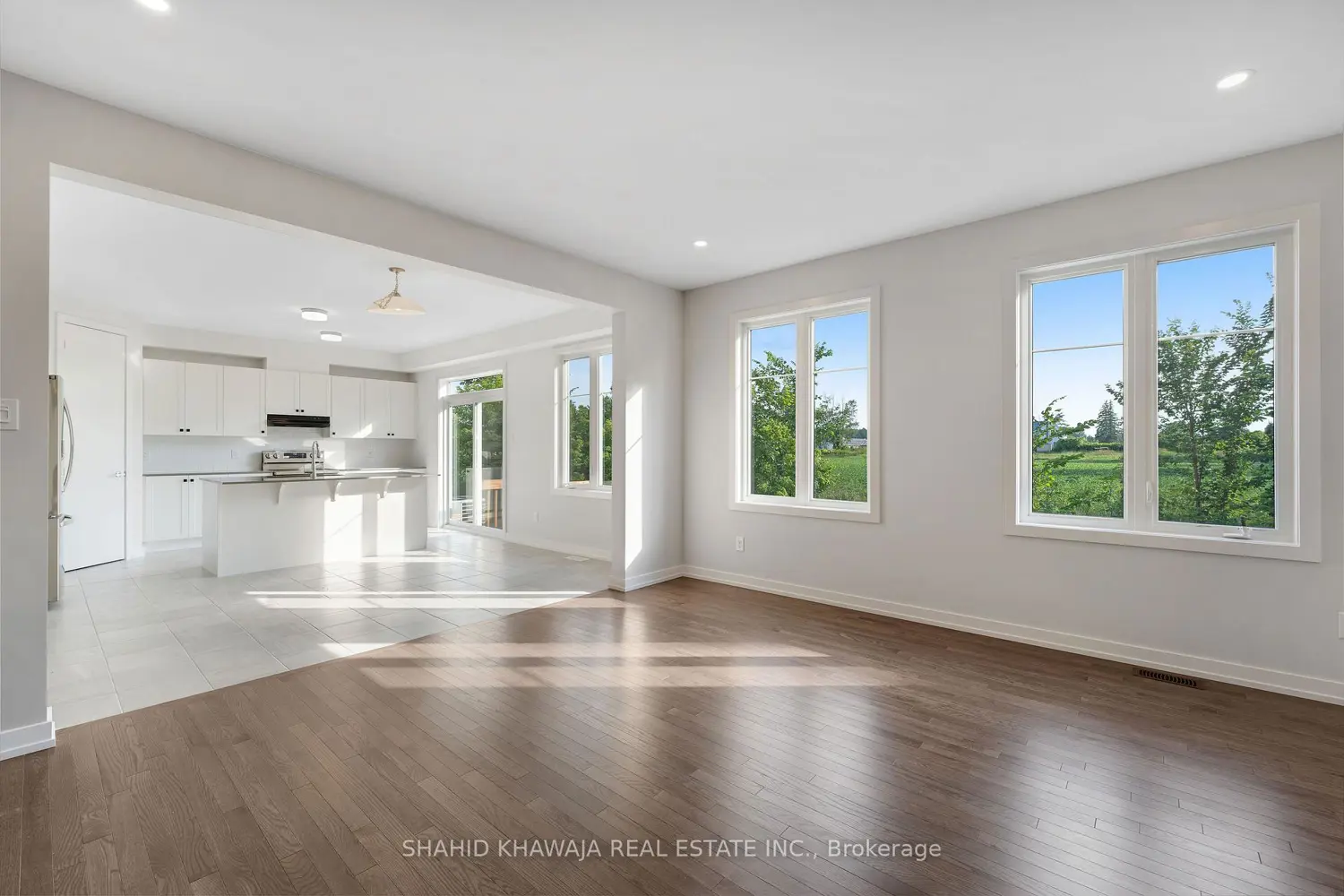 93 Hackamore Crescent photo 5