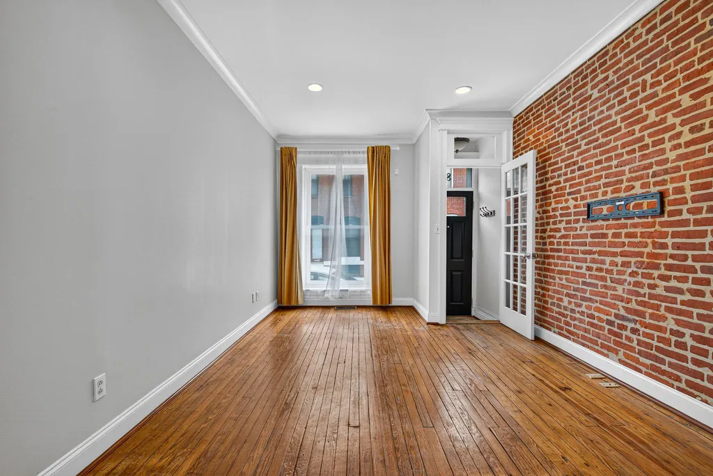 8 N Decker Avenue, Baltimore, MD 21224 photo 3