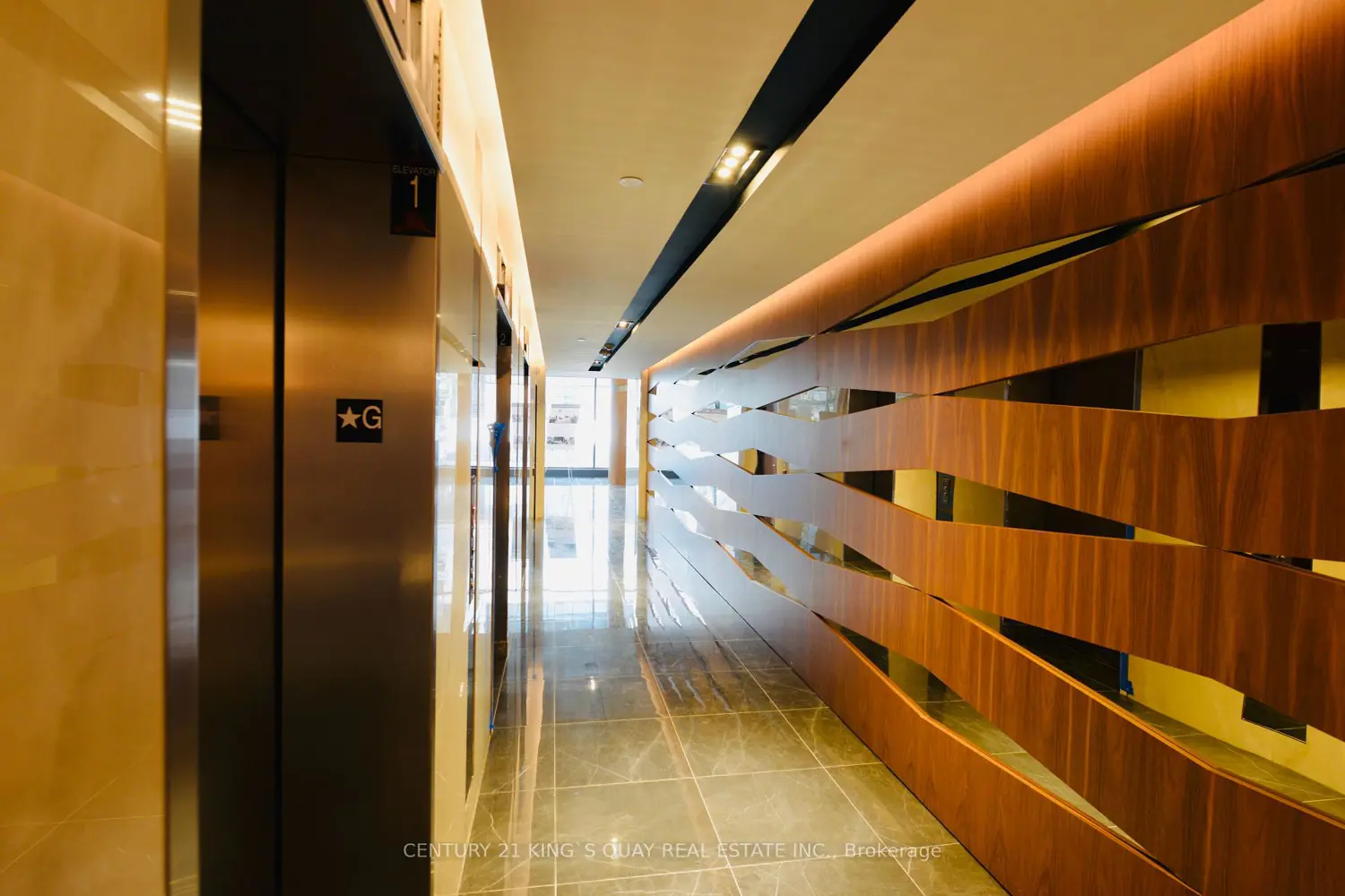 17 Bathurst Street 1806 photo 4