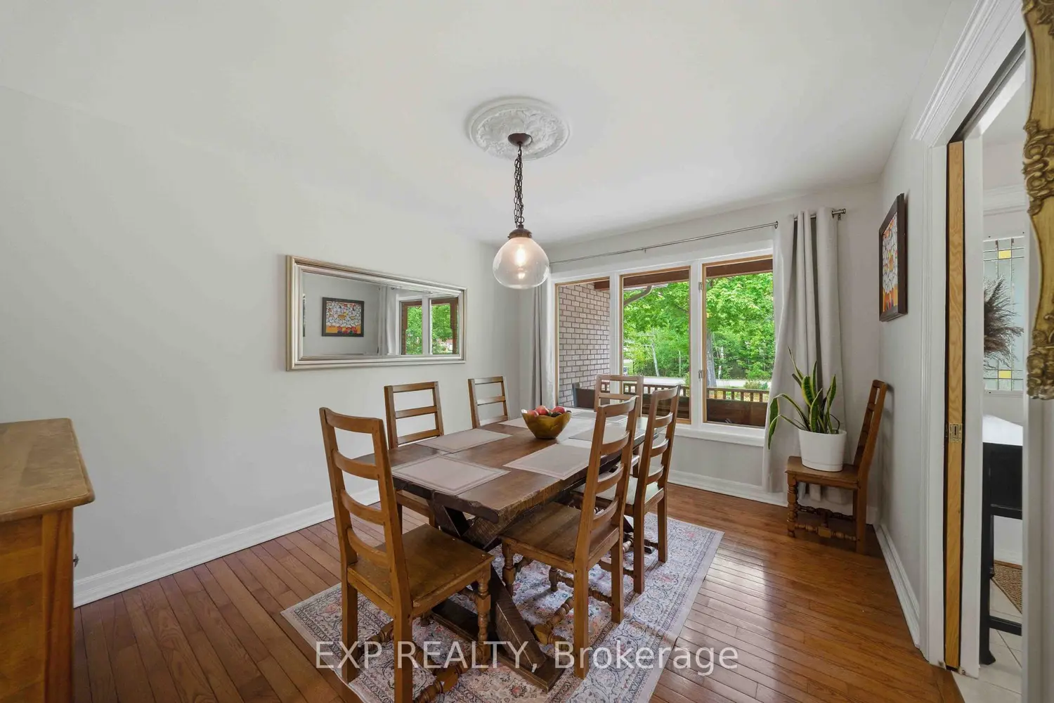 1264 Barnwell Crescent photo 5
