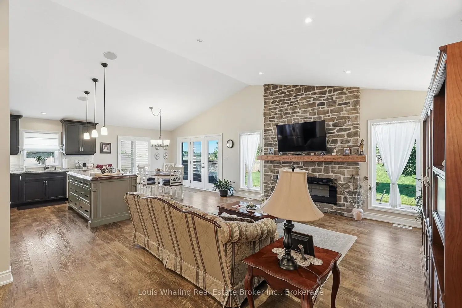 323079 Durham Road photo 2