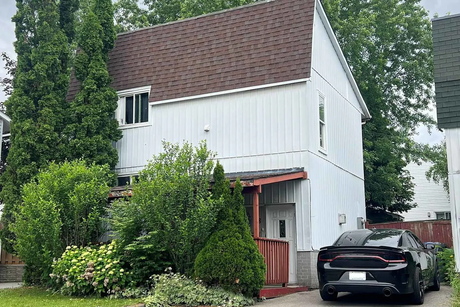 8 Grand River Court