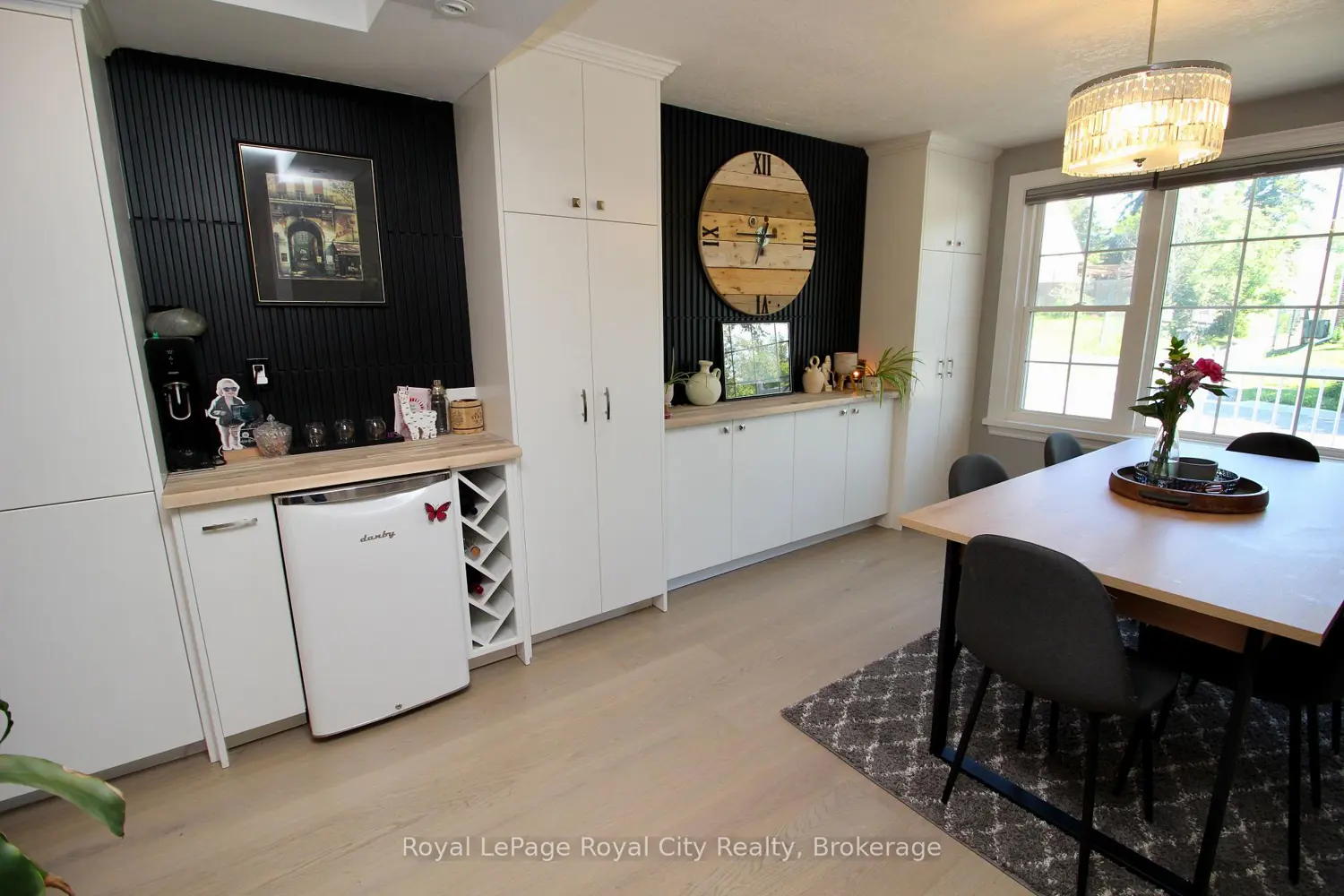 8 Rosewood Avenue photo 3