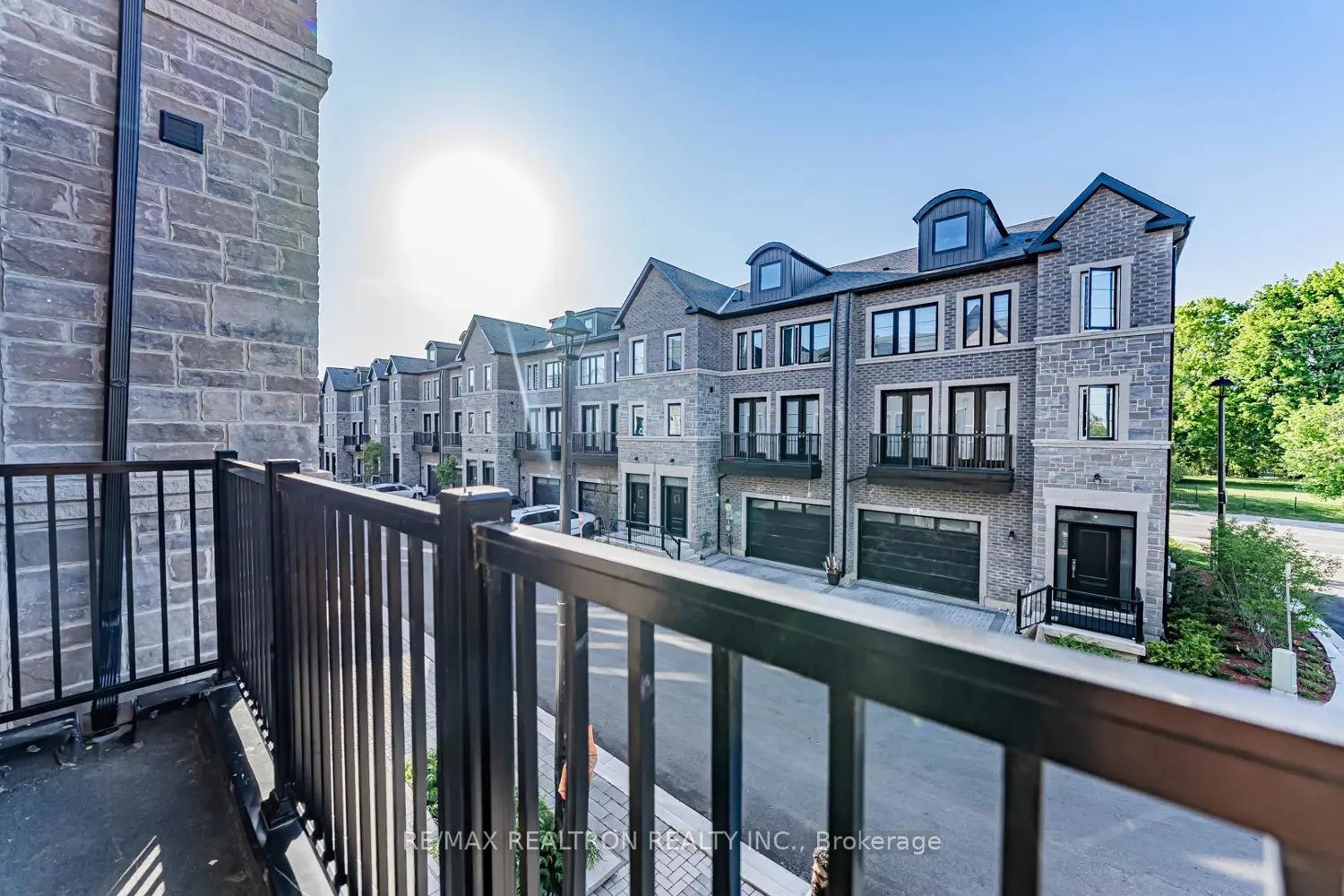 260 Eagle Street 26 photo 2