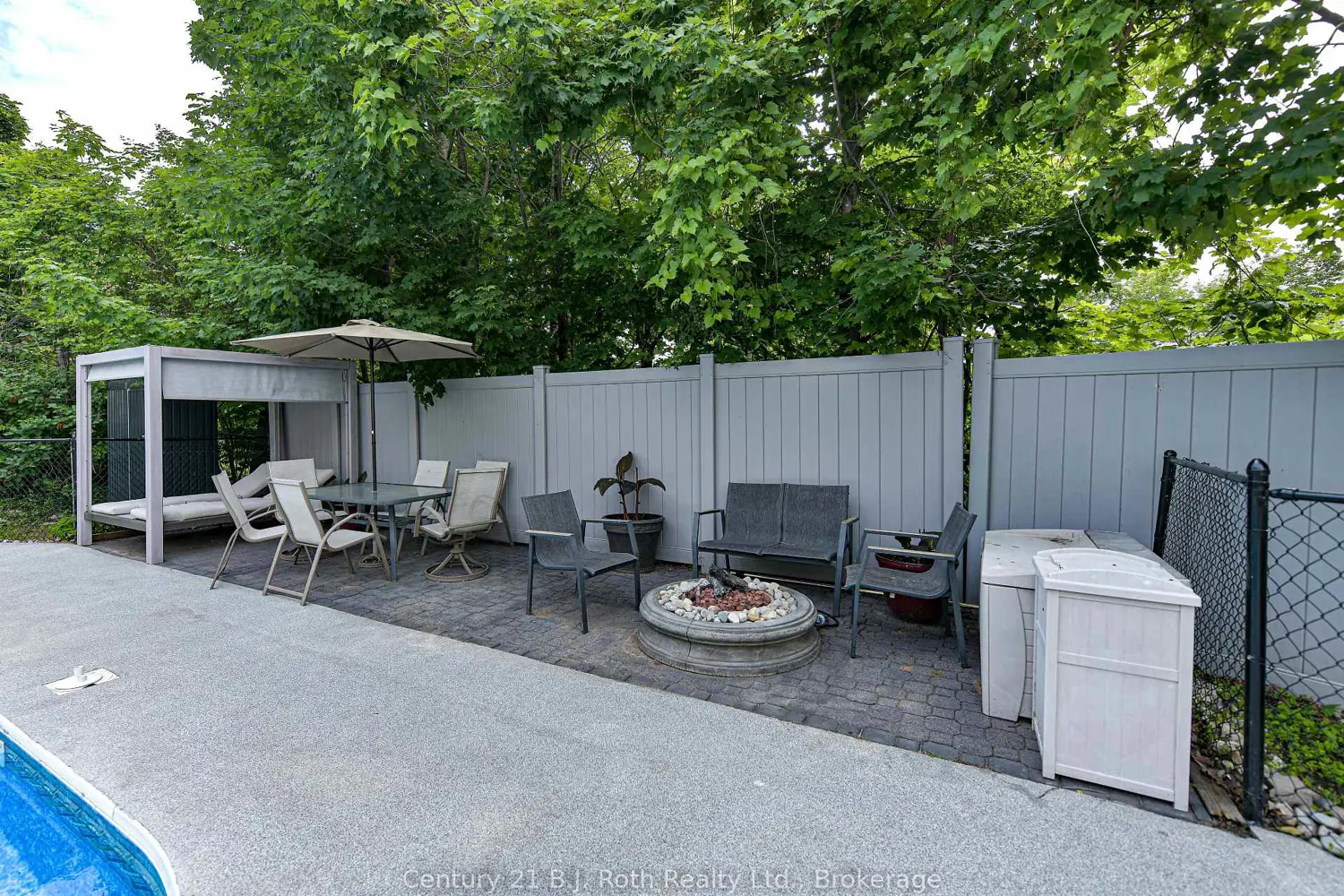 44 Charles Road photo 3