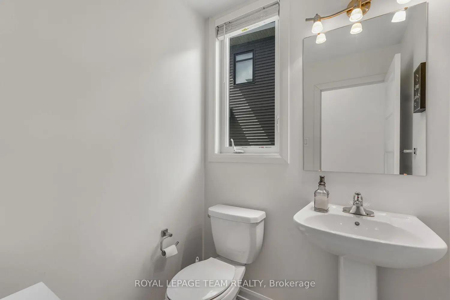 376 Sterling Avenue photo 3