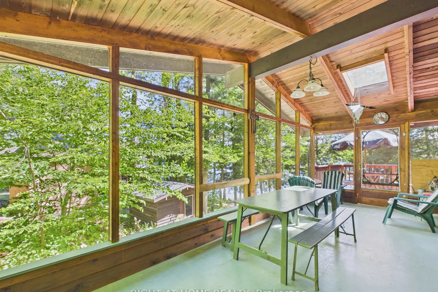 1527 Moon River Road photo 2