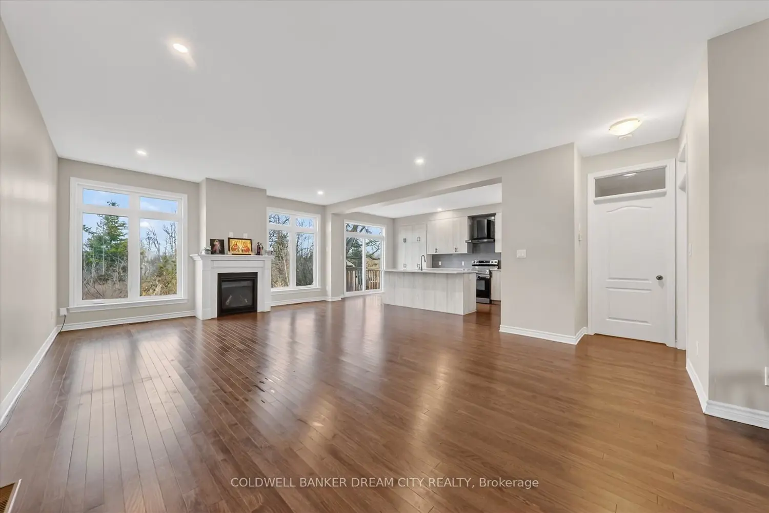 1386 Monarch Drive photo 3