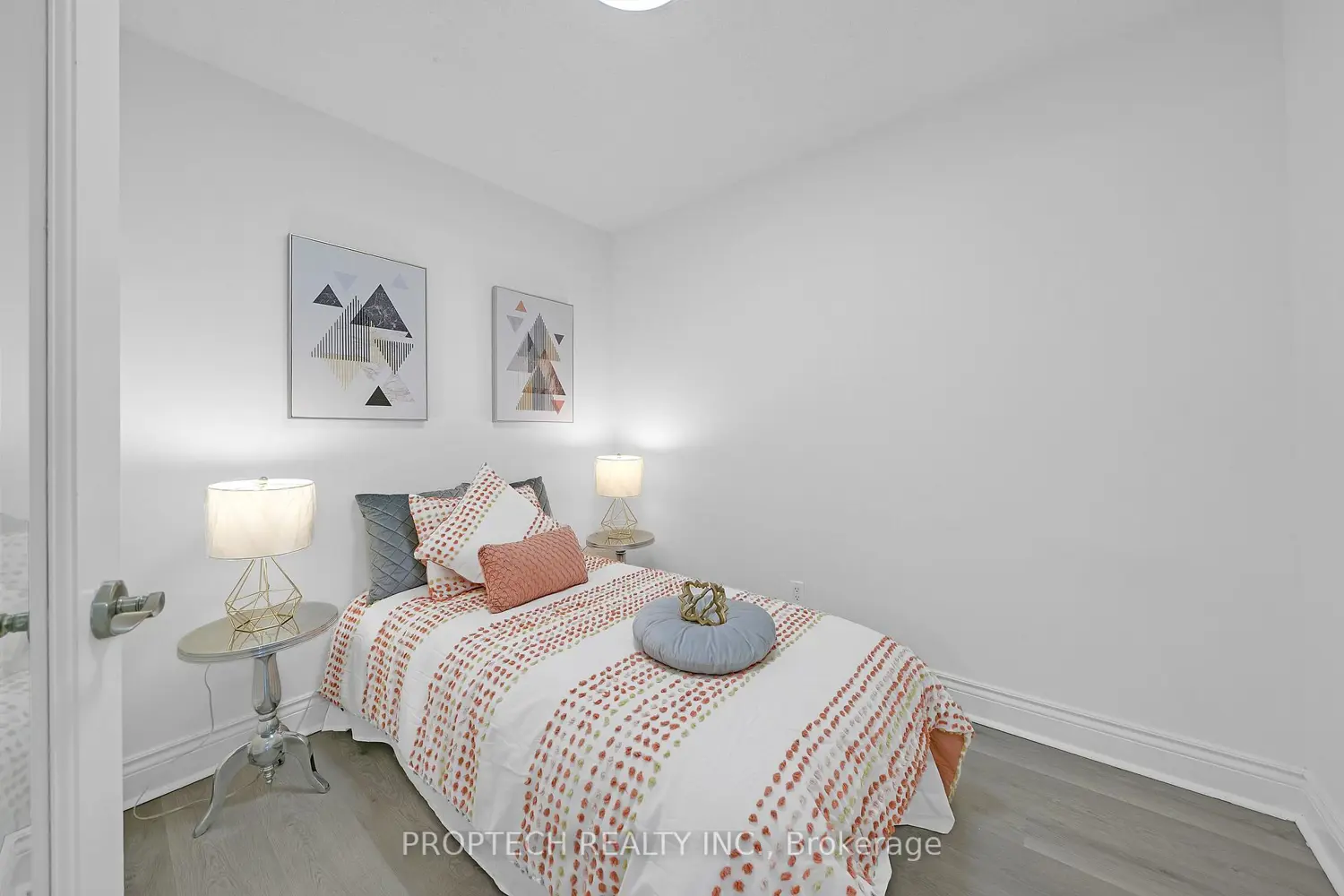 15 Greenview Avenue 2709 photo 3