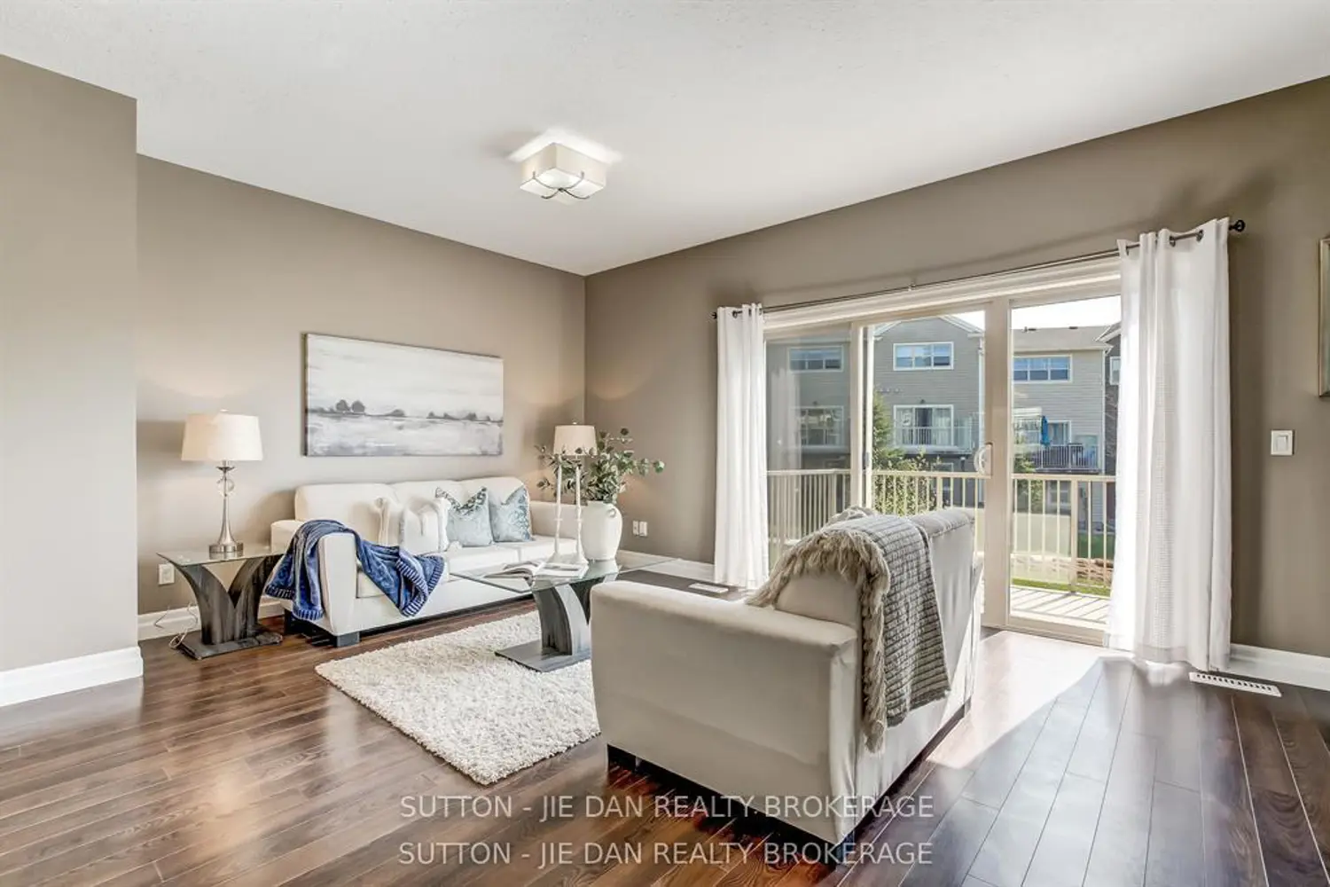 1850 Beaverbrook Avenue 9 photo 2