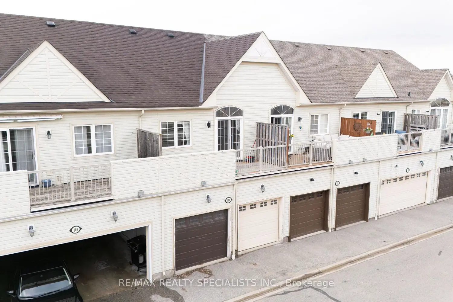 111 Civic Centre Drive photo 2