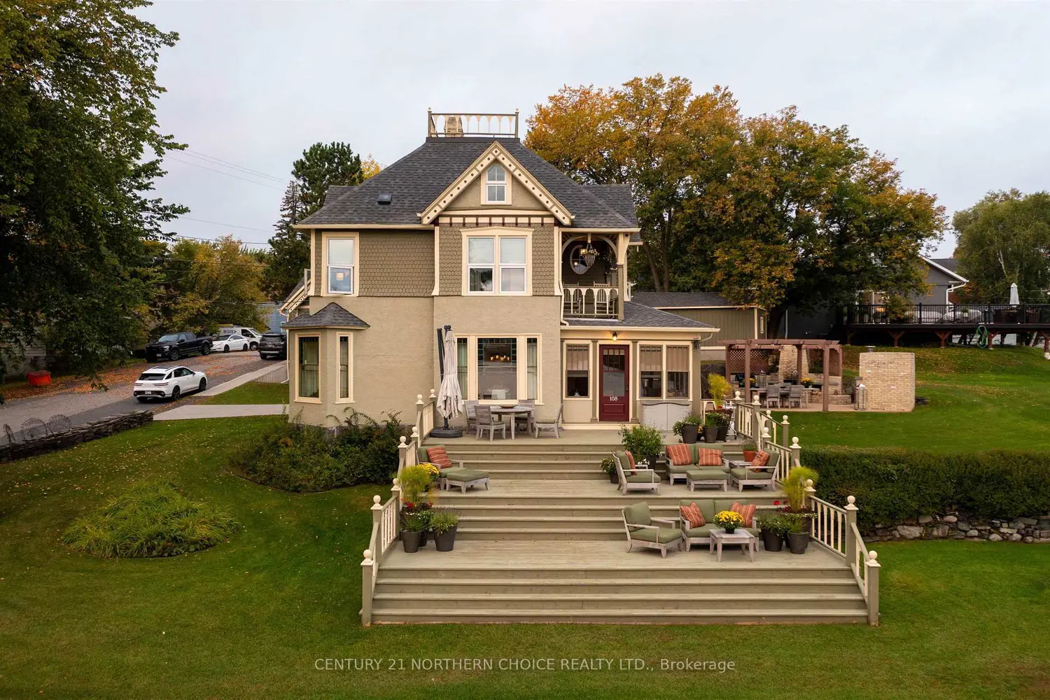 108 Ottawa Street photo 2