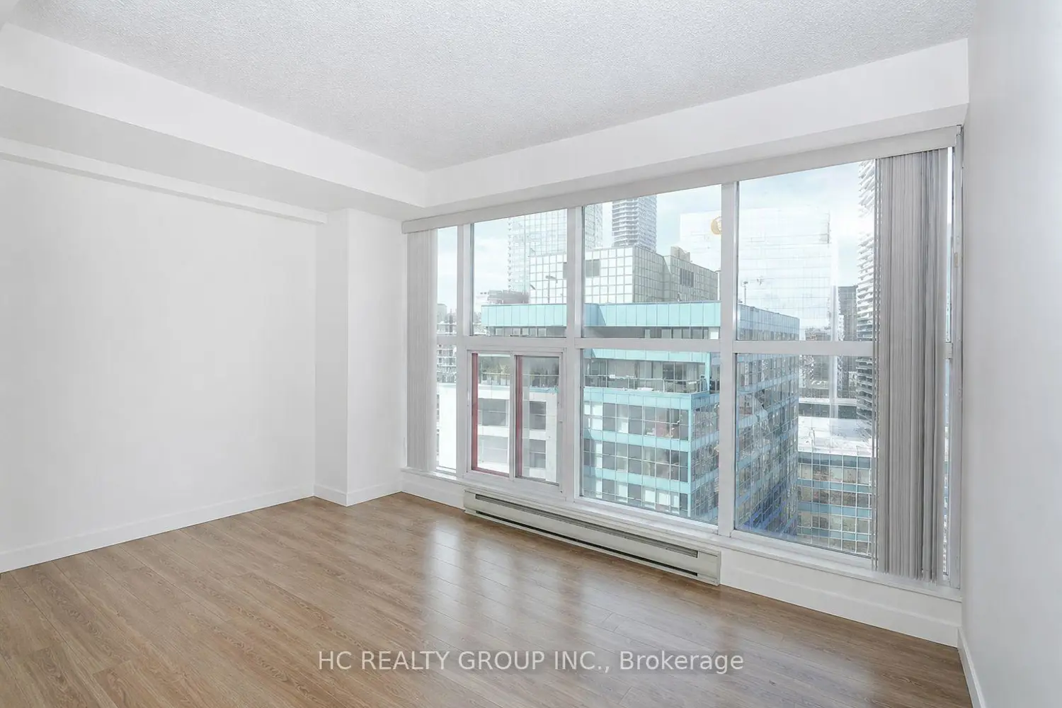 99 Harbour Square 3902 photo 3