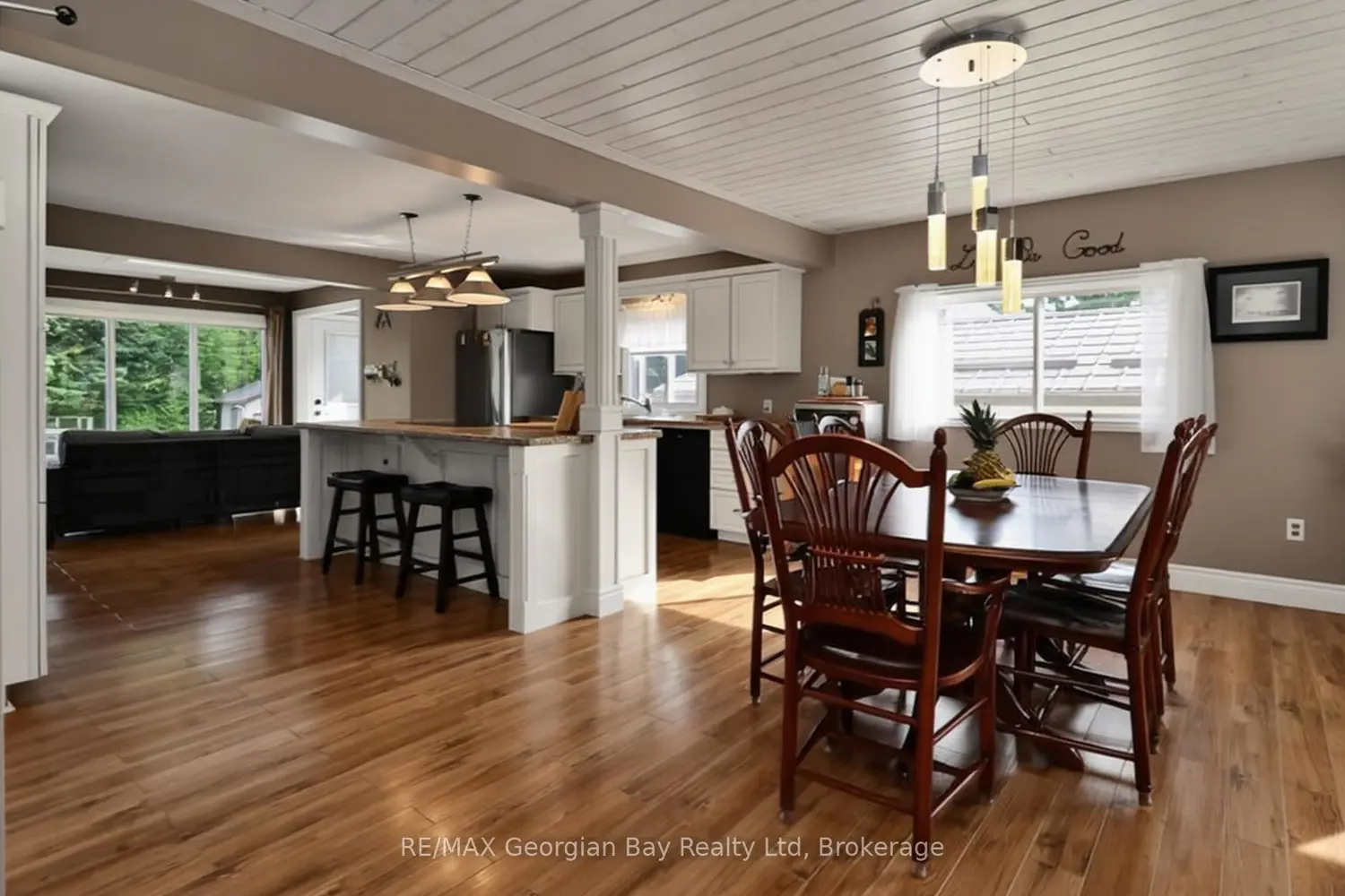 4 Moore Avenue photo 3
