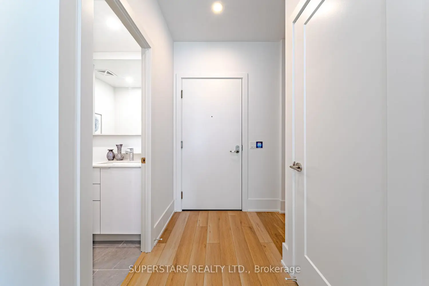 8 Cedarland Drive W121