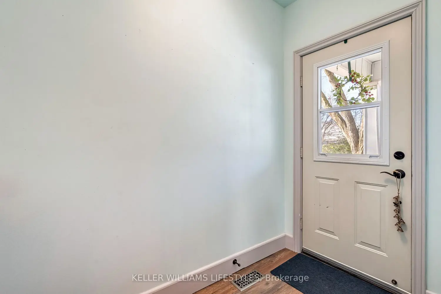 616 Glasgow Street photo 2