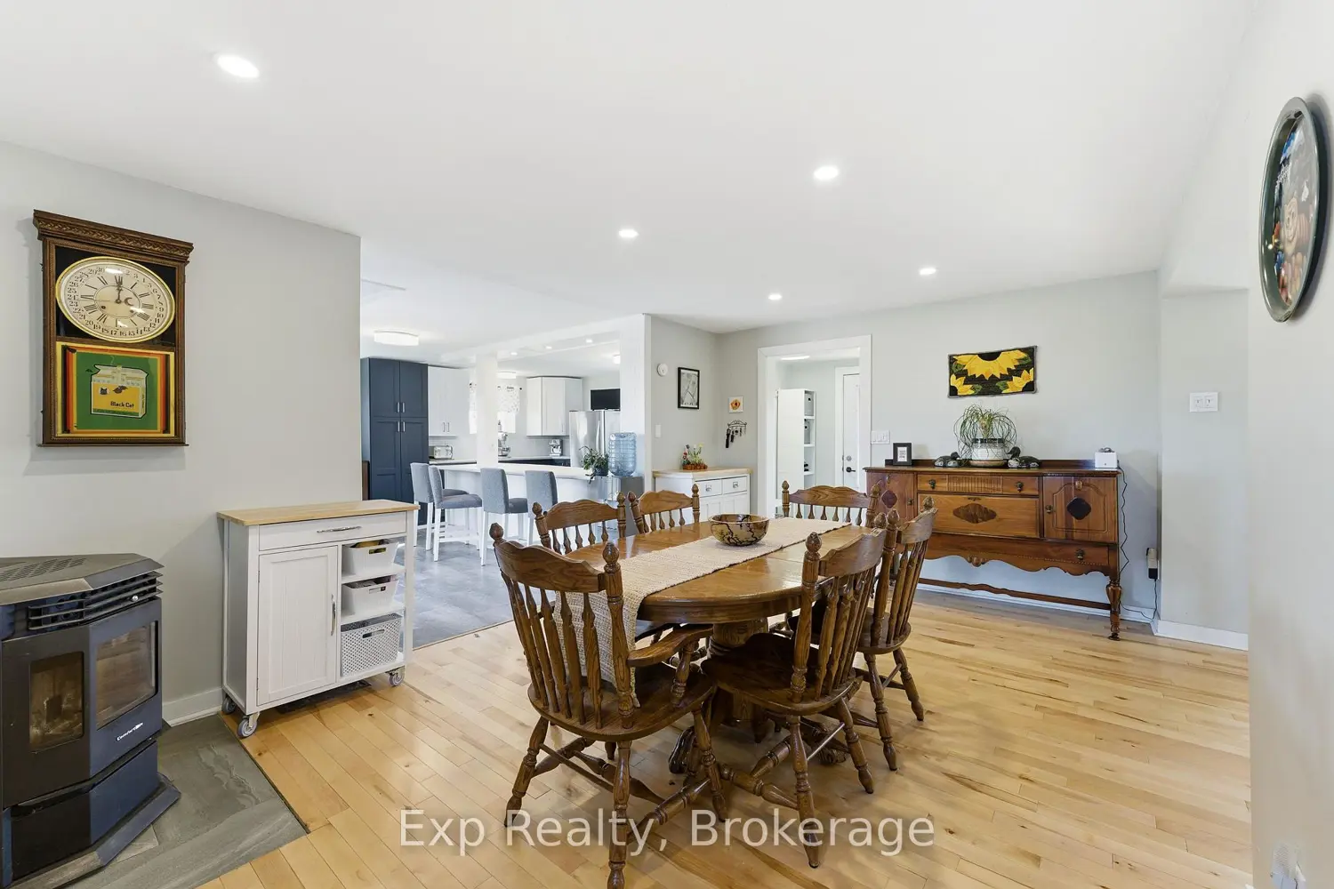 1449 Bridge Street photo 4