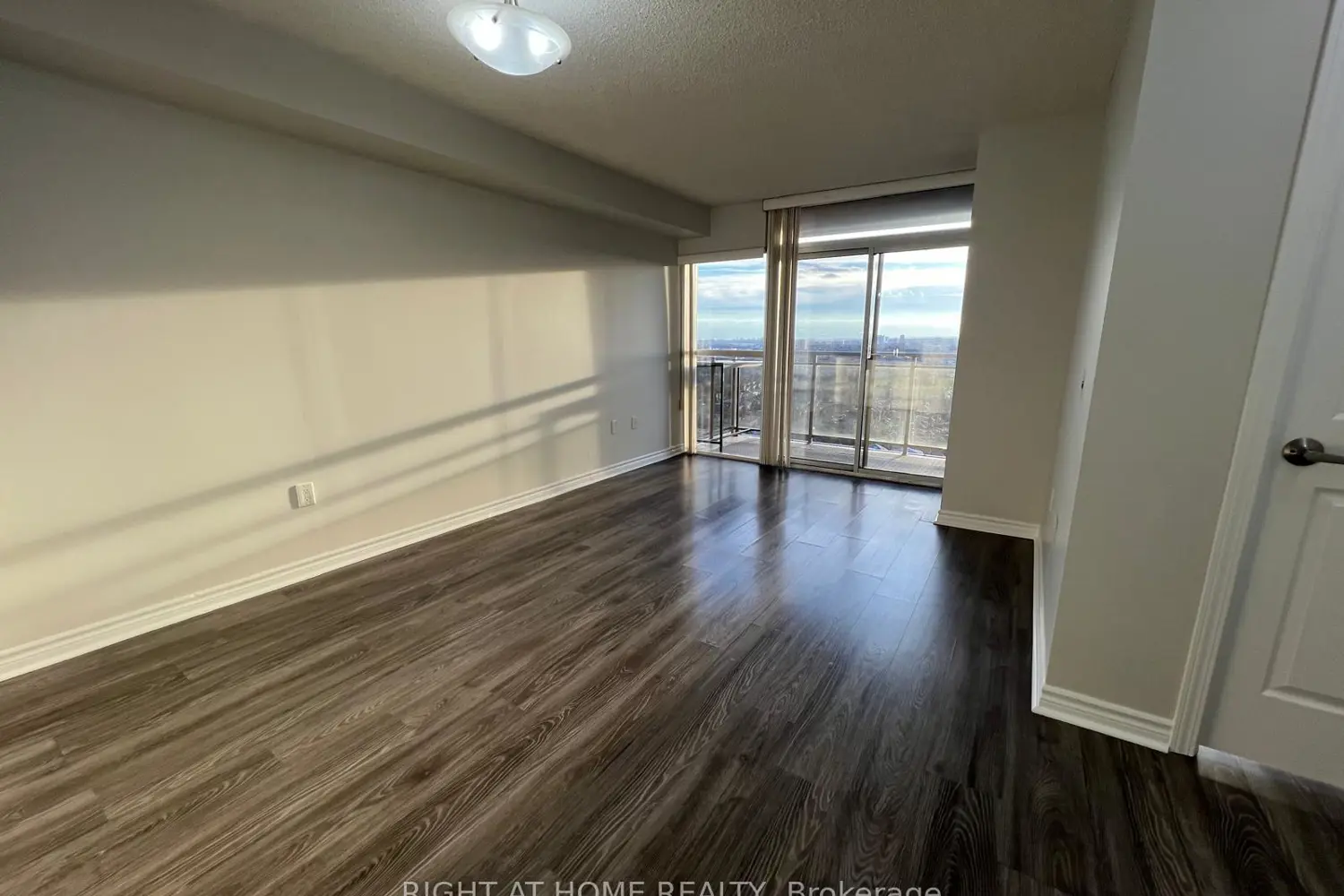 55 Strathaven Drive 1808 photo 2